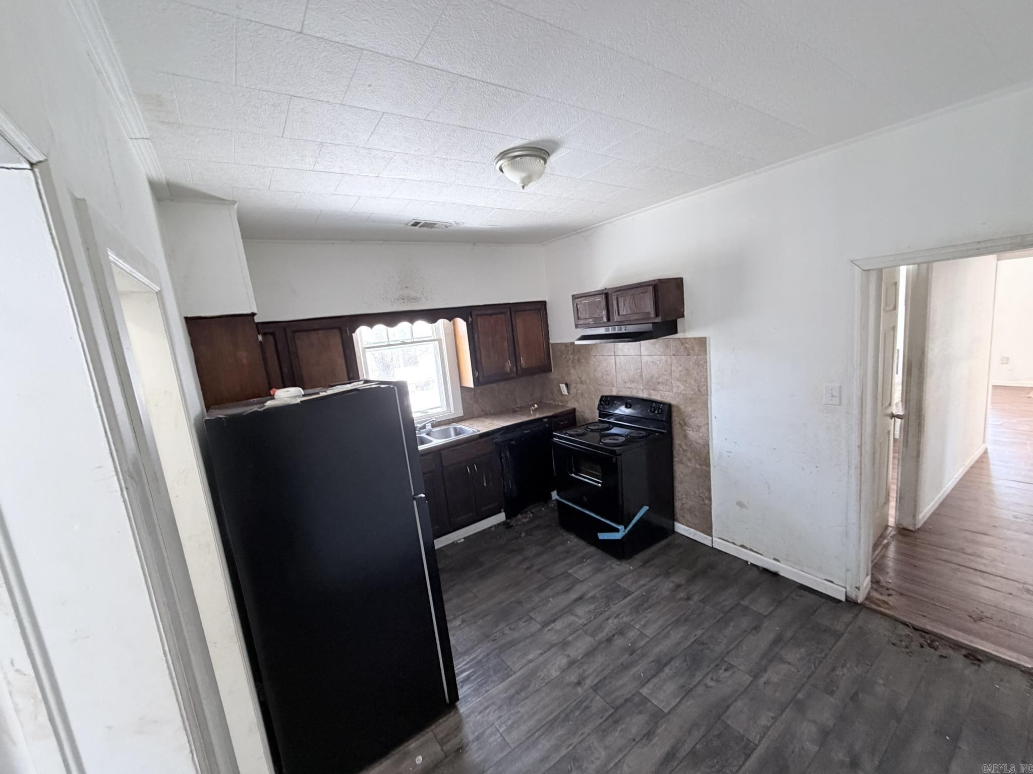 1012 W Huntington Property Photo 4