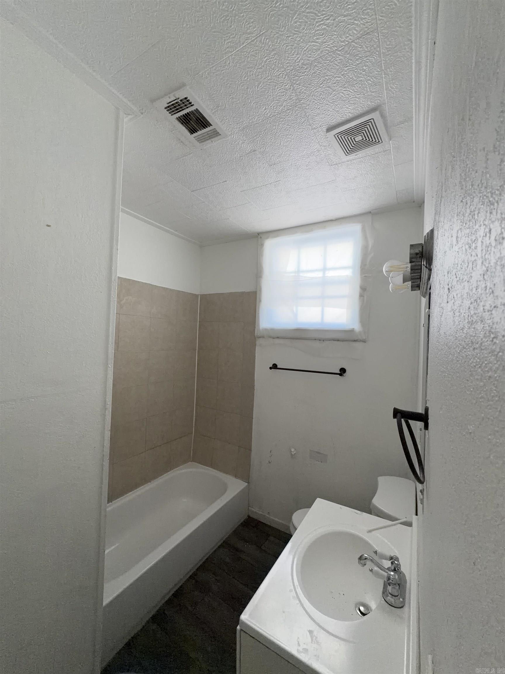 1012 W Huntington Property Photo 9