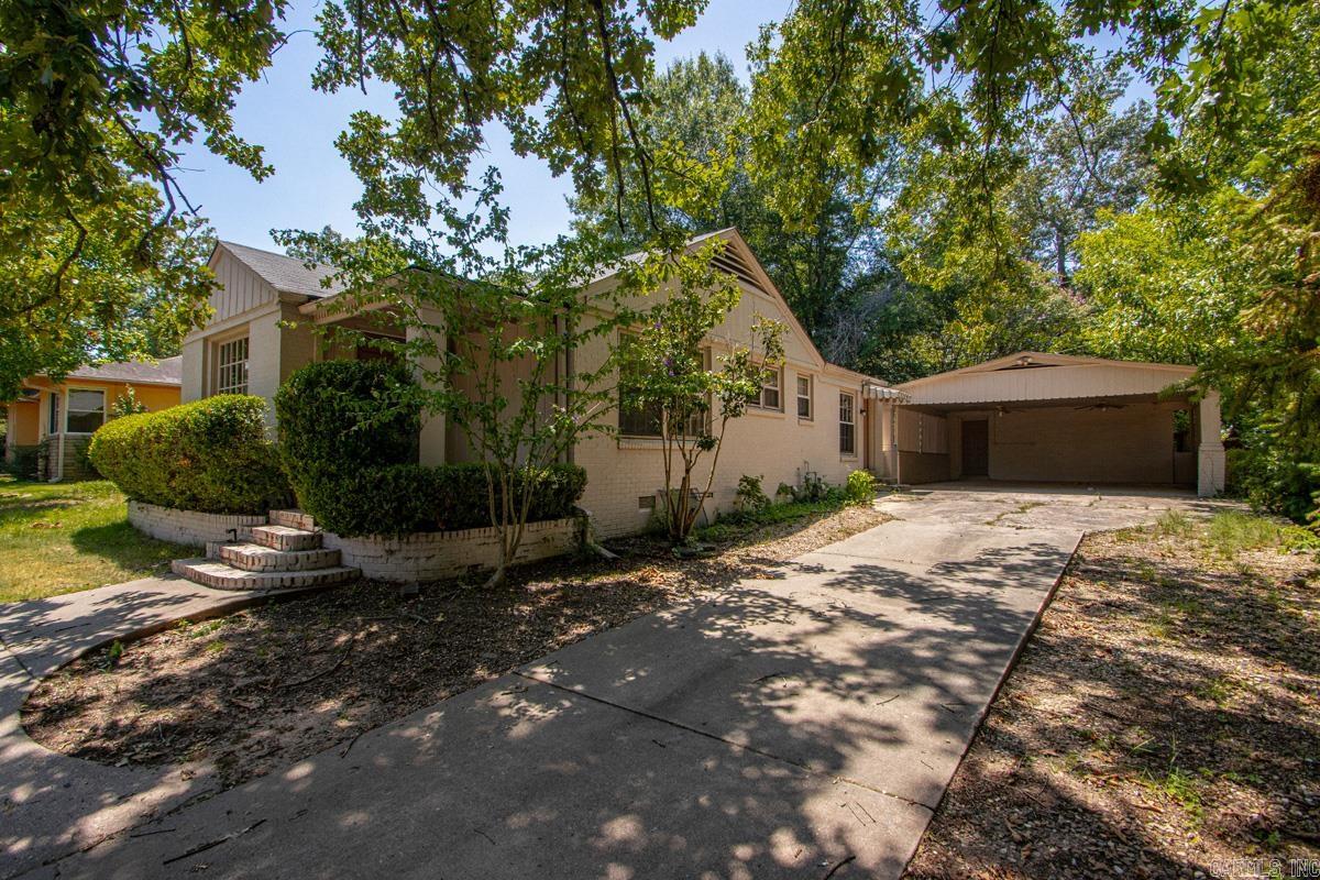 2410 Fair Park Boulevard Property Photo 3