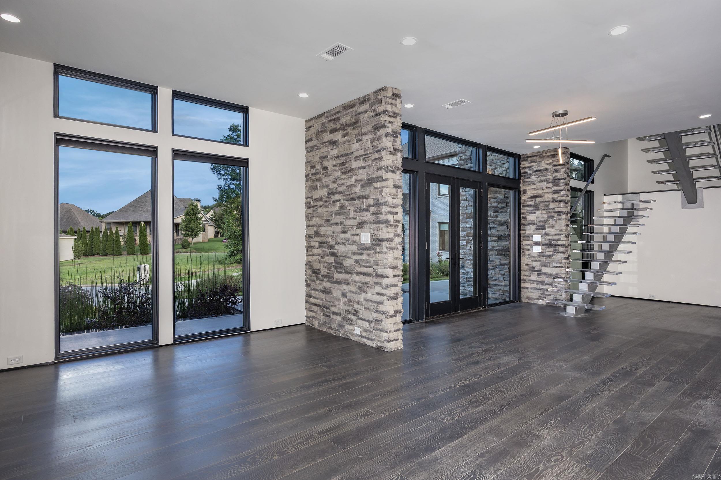 31 La Scala Court Property Photo 7
