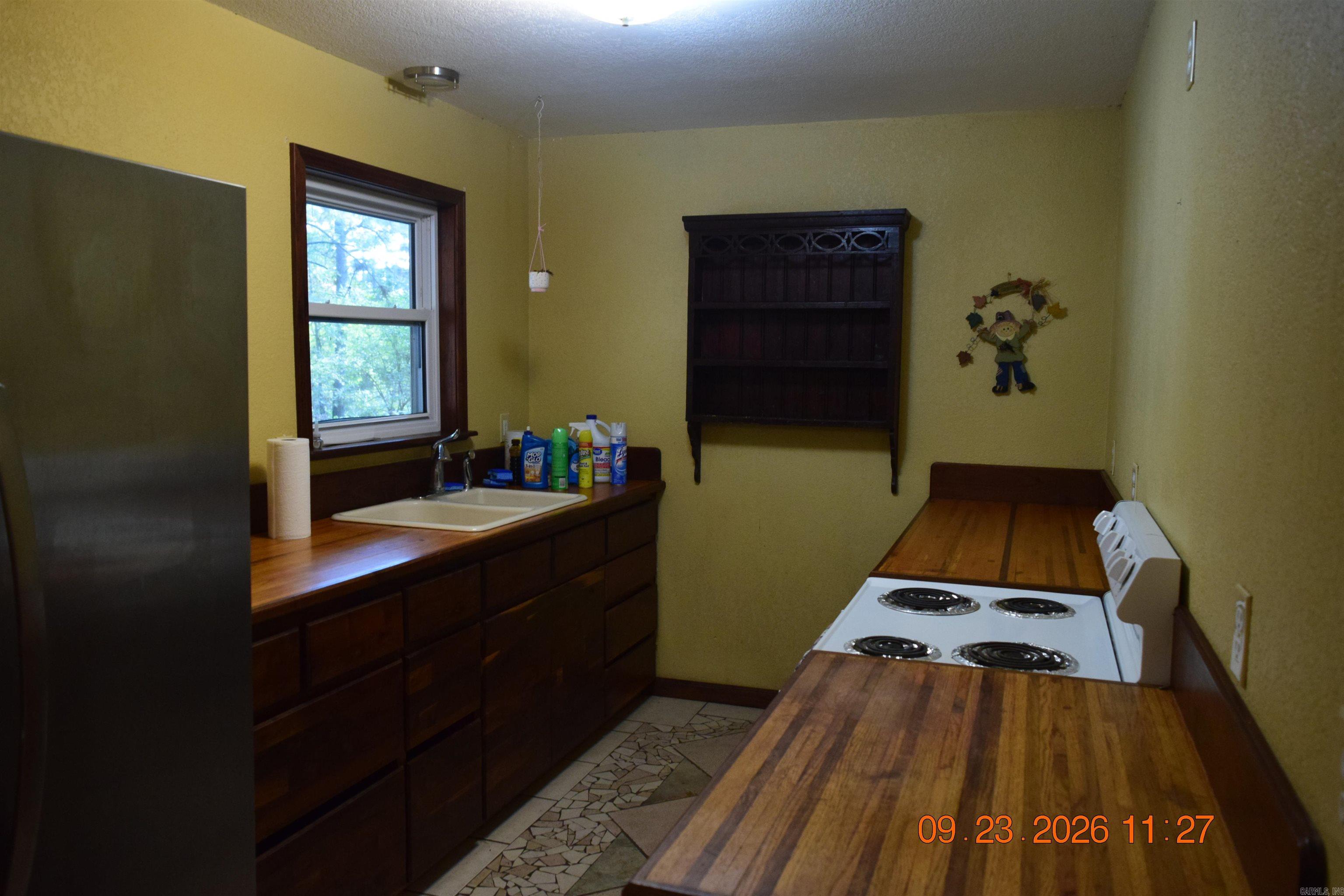 4777 Airport Road Property Photo 9