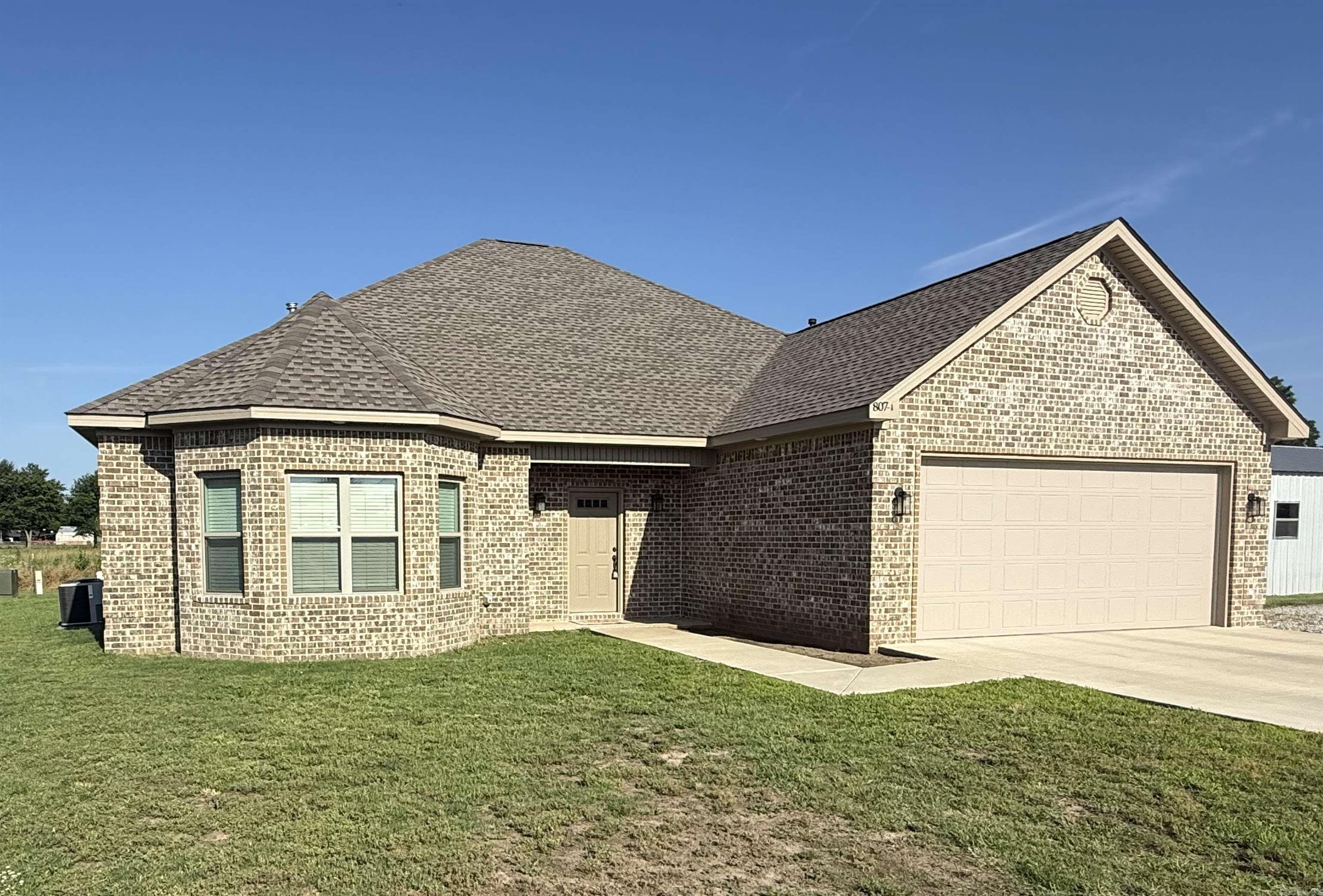807a Byron Lane Property Photo 1