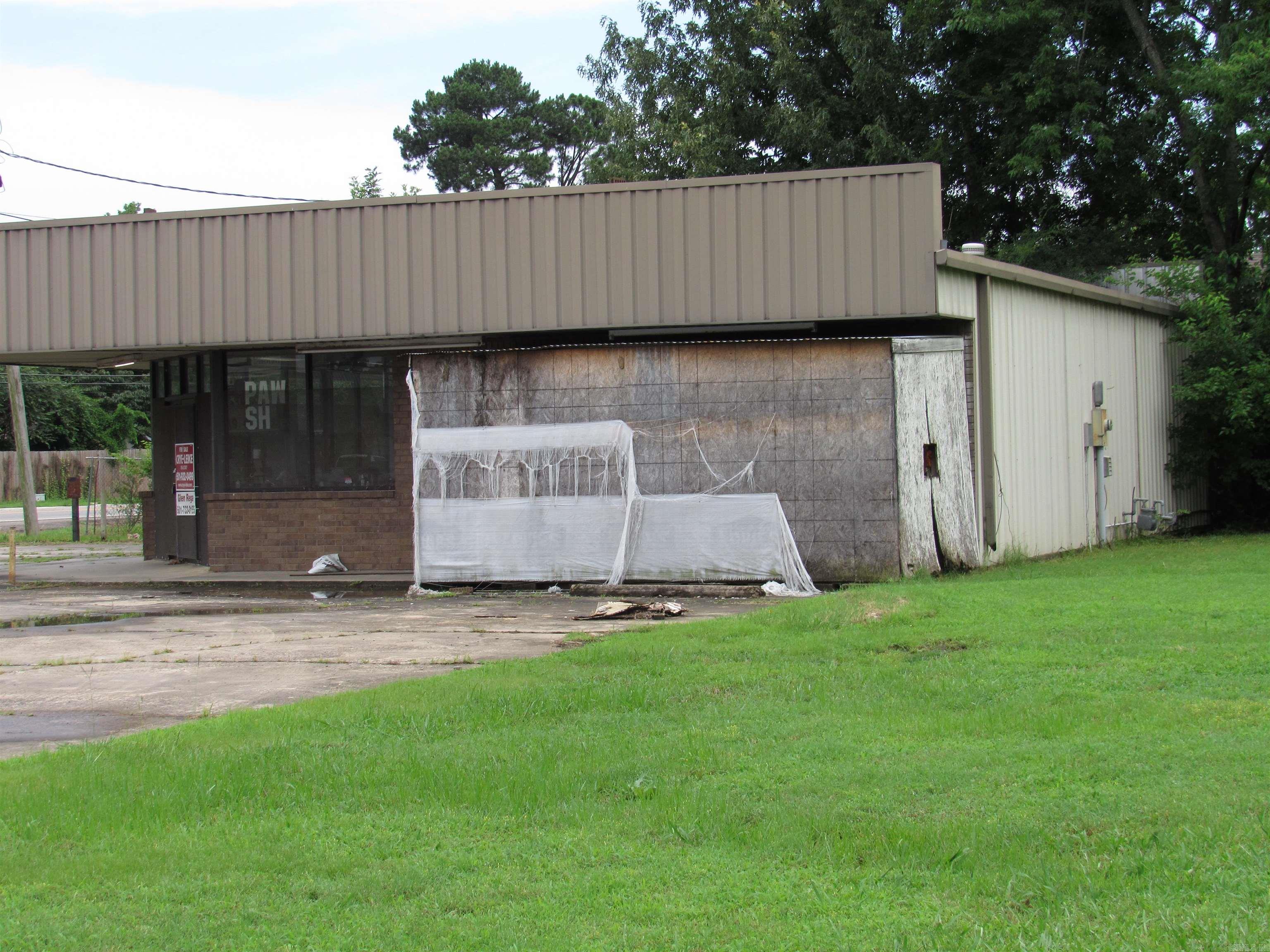 800 S Knoxville Avenue Property Photo 3