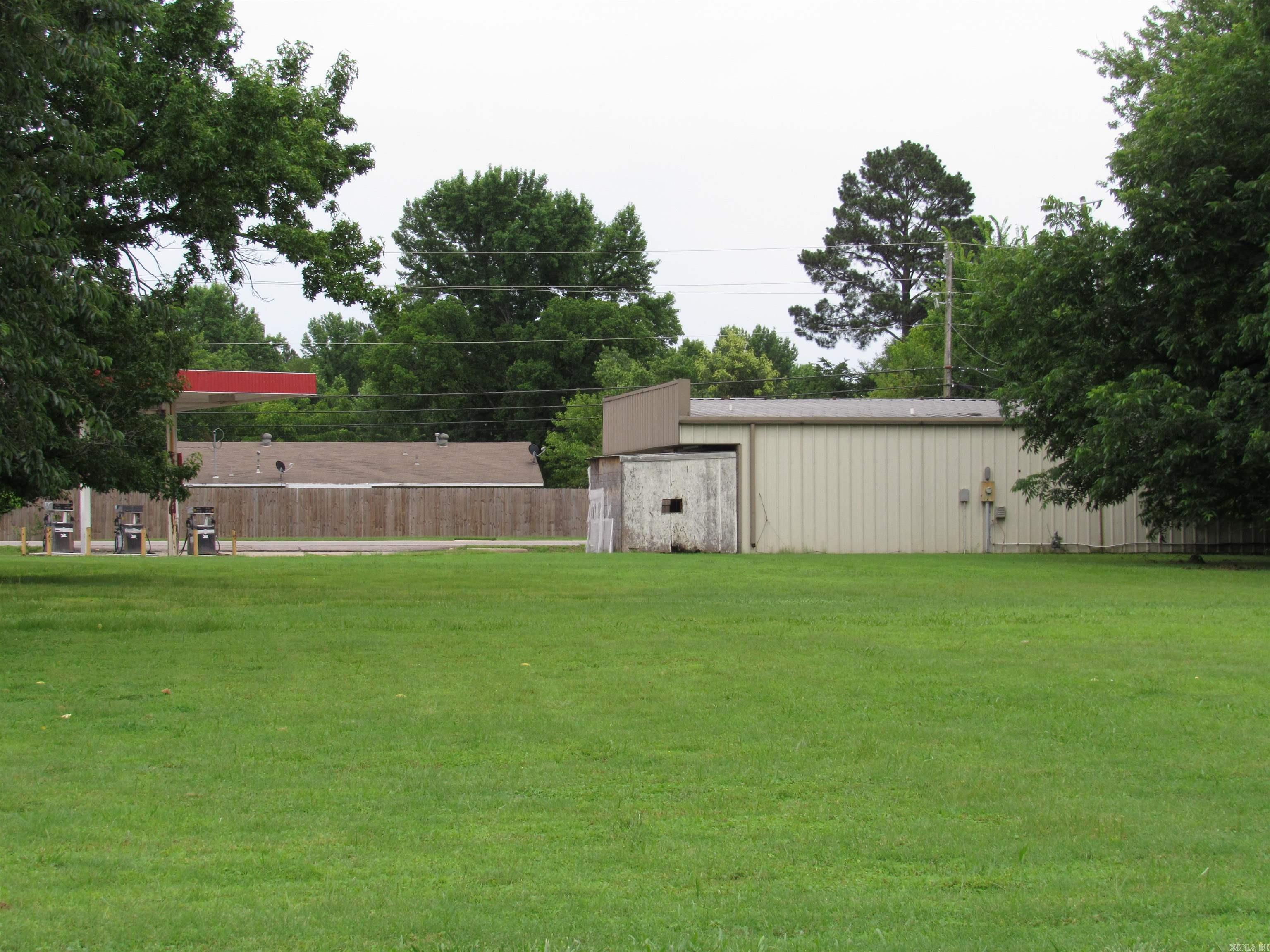 800 S Knoxville Avenue Property Photo 4