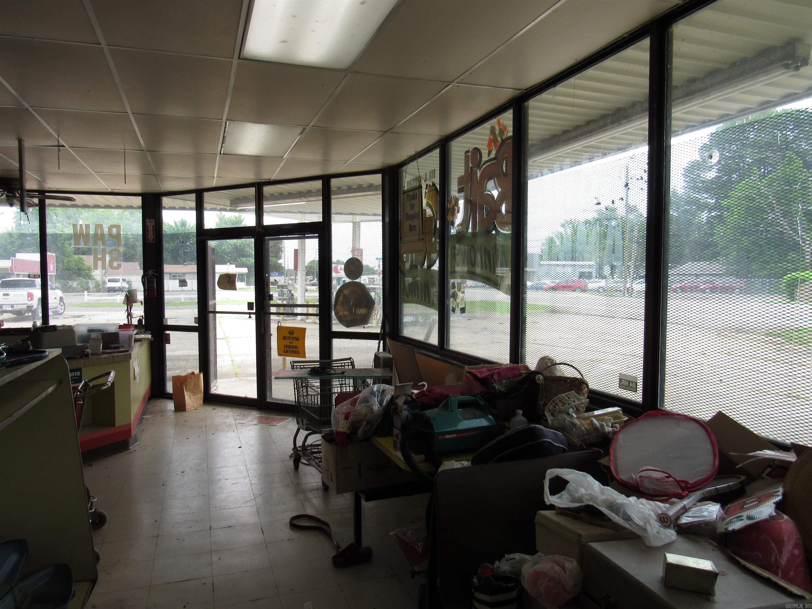 800 S Knoxville Avenue Property Photo 6