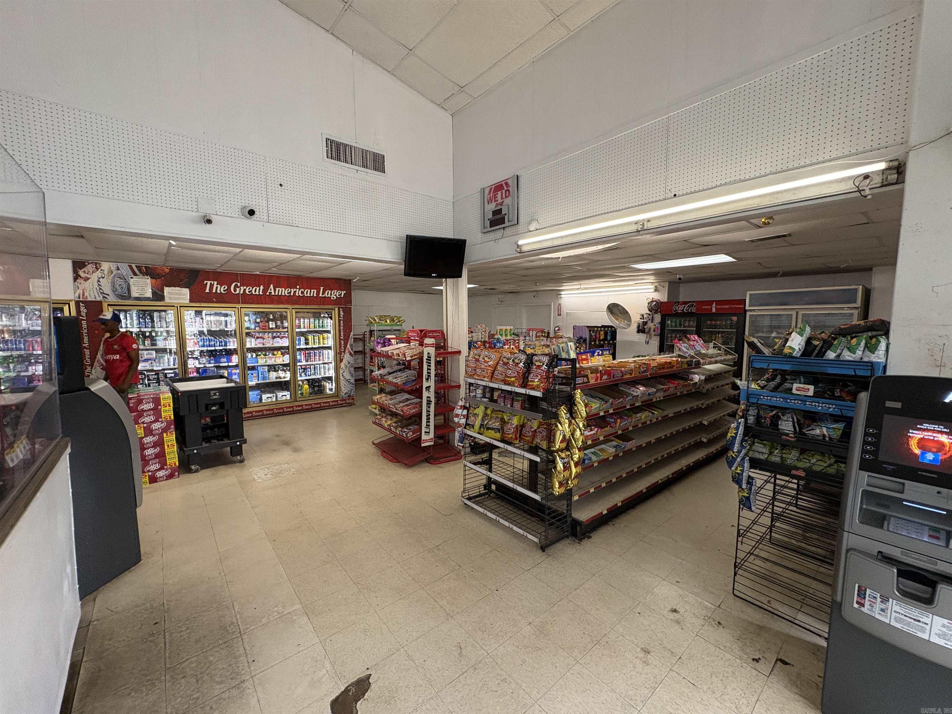 200 S Edline Property Photo 4