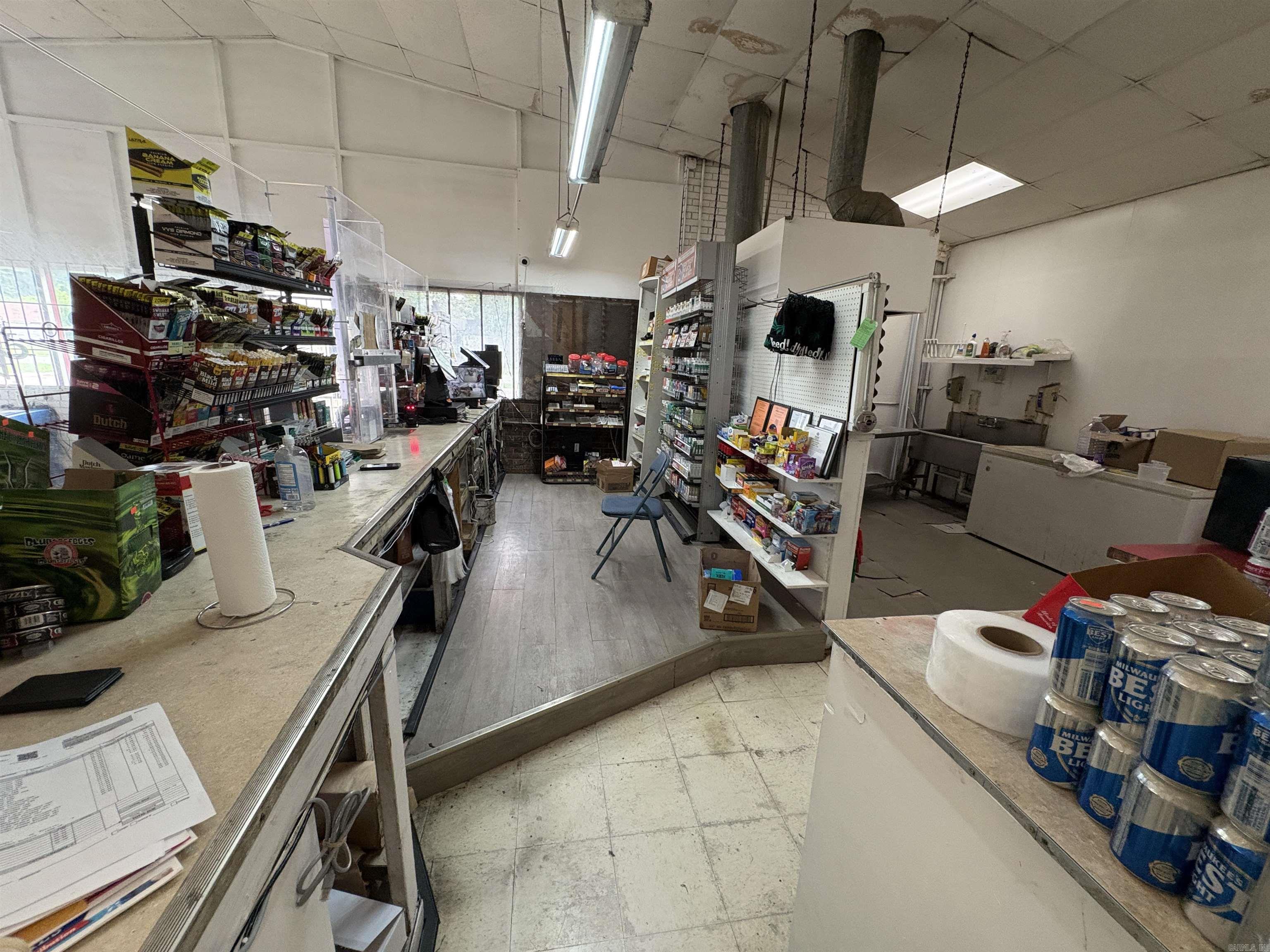 200 S Edline Property Photo 5