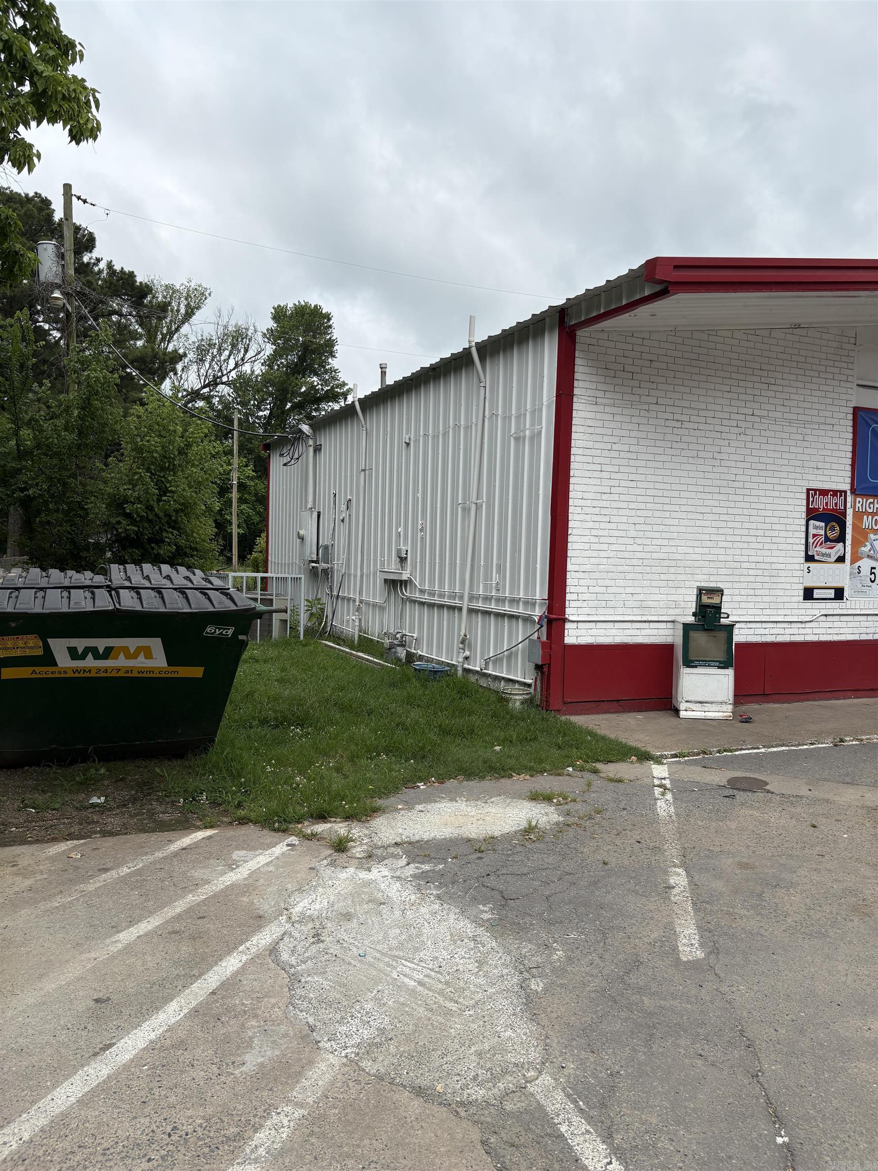 200 S Edline Property Photo 6