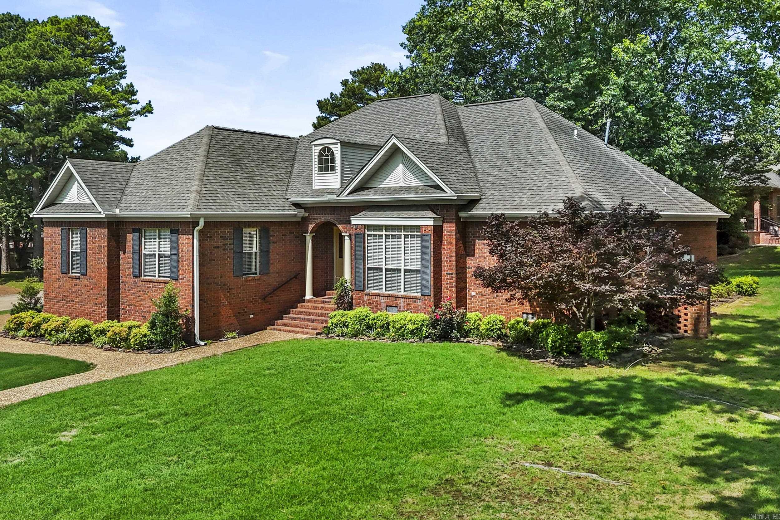 601 Live Oak Property Photo 1