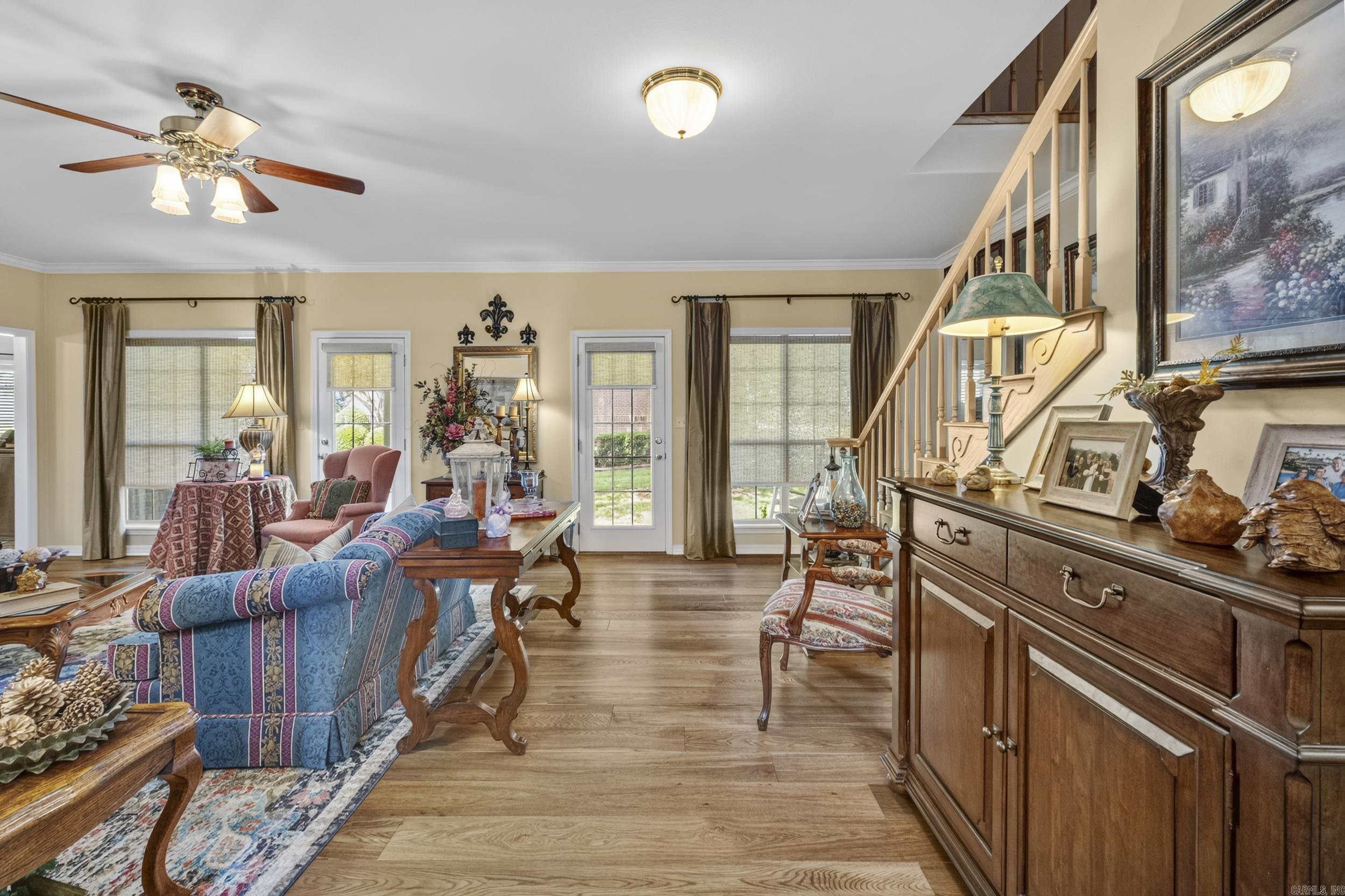 601 Live Oak Property Photo 5