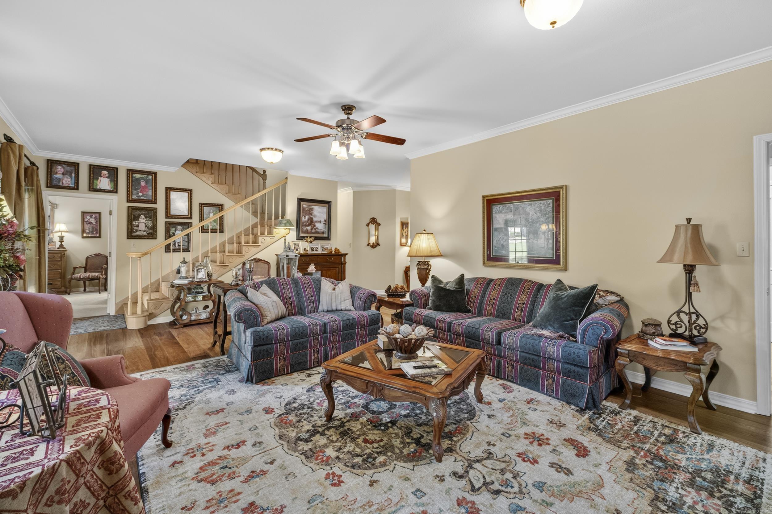601 Live Oak Property Photo 7