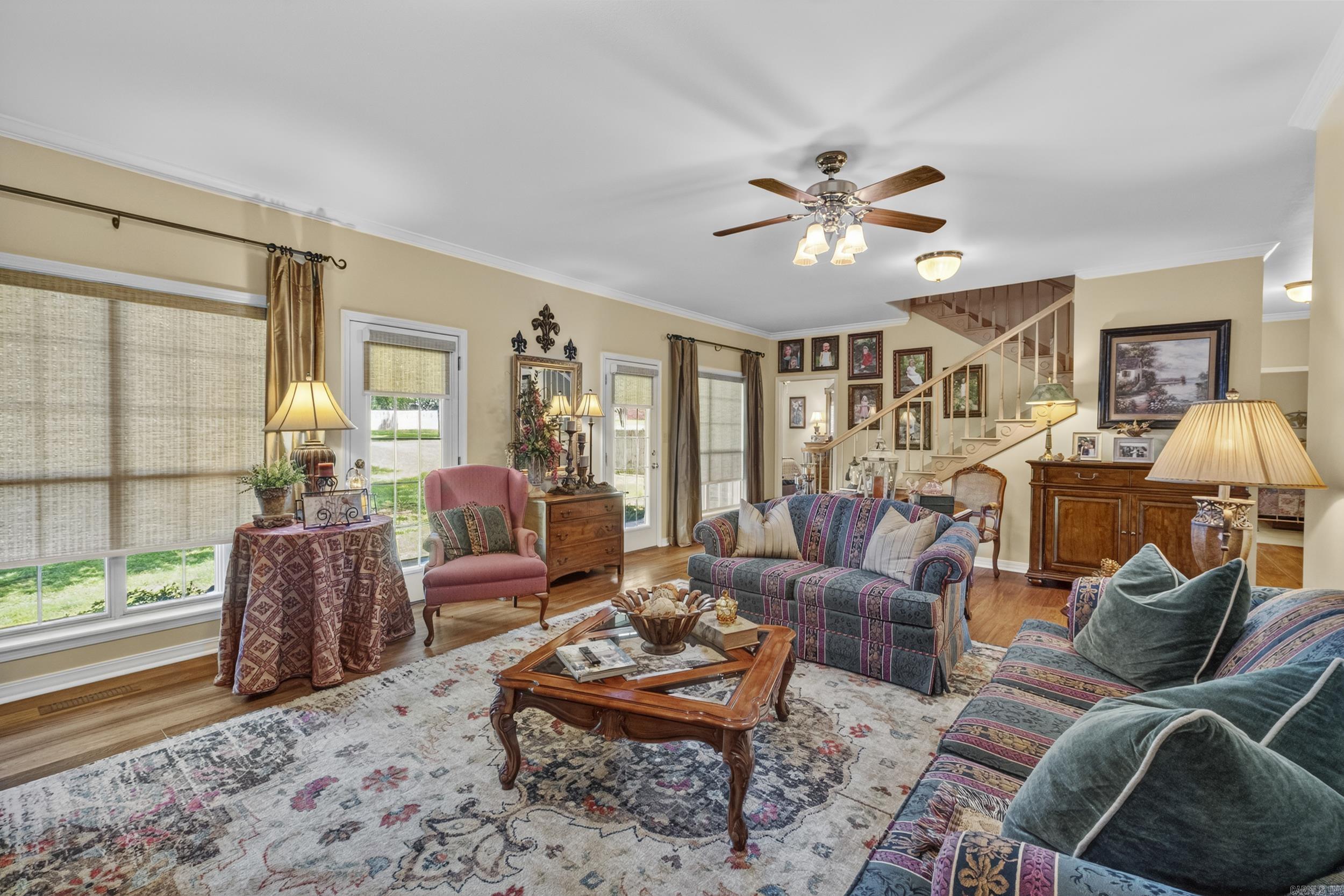 601 Live Oak Property Photo 8