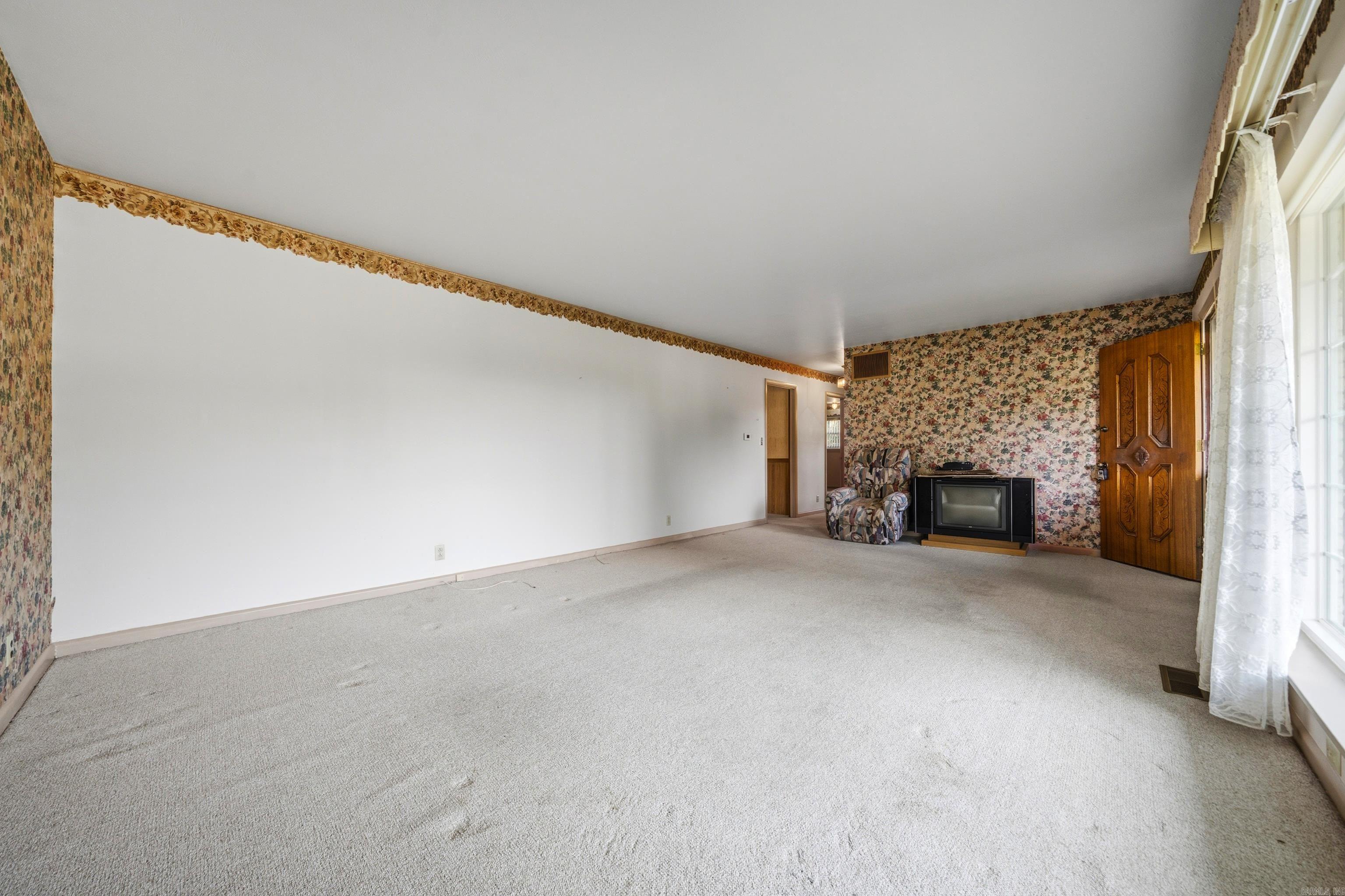 102 Dahlia St Property Photo 7