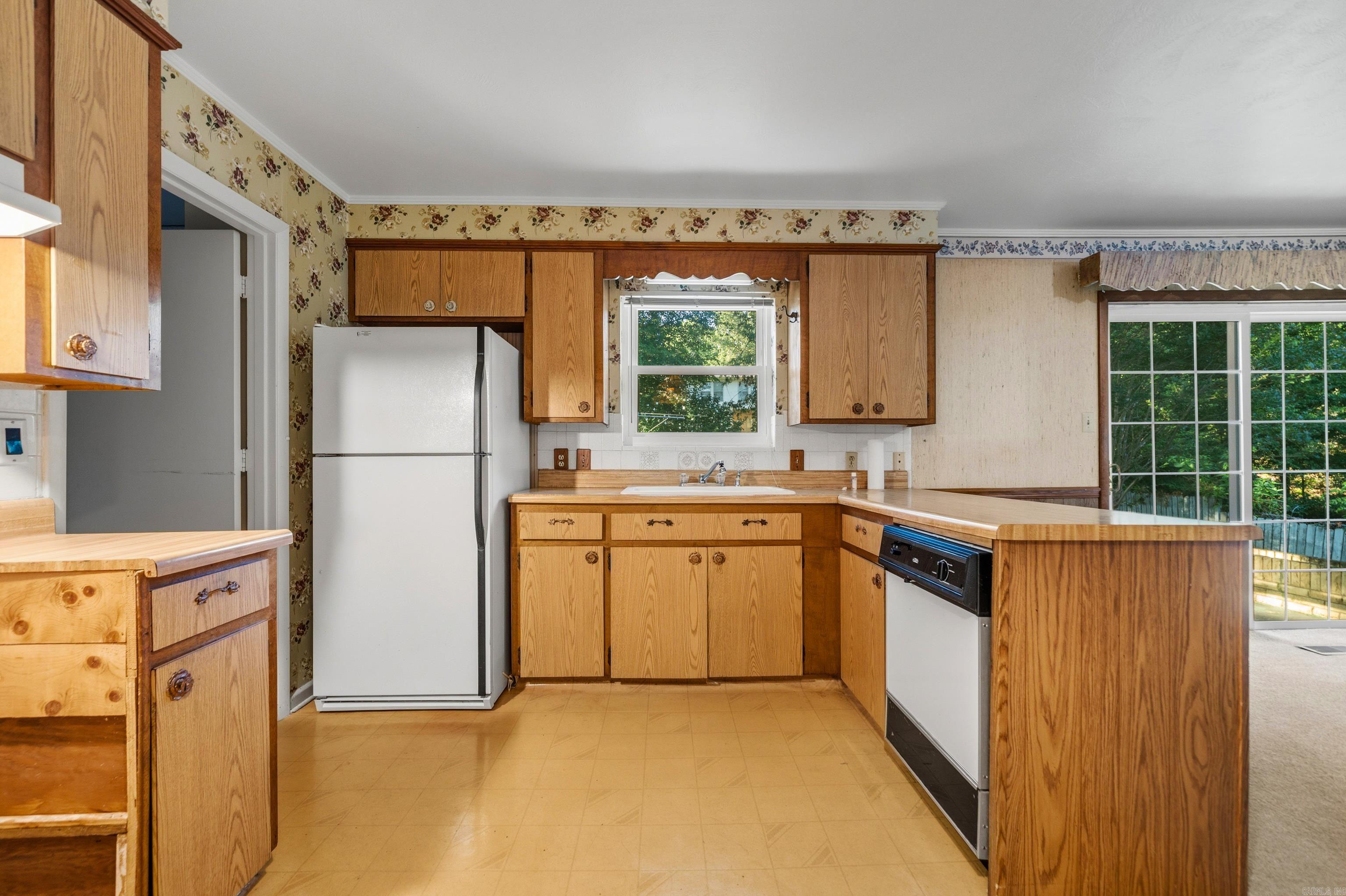 102 Dahlia St Property Photo 13