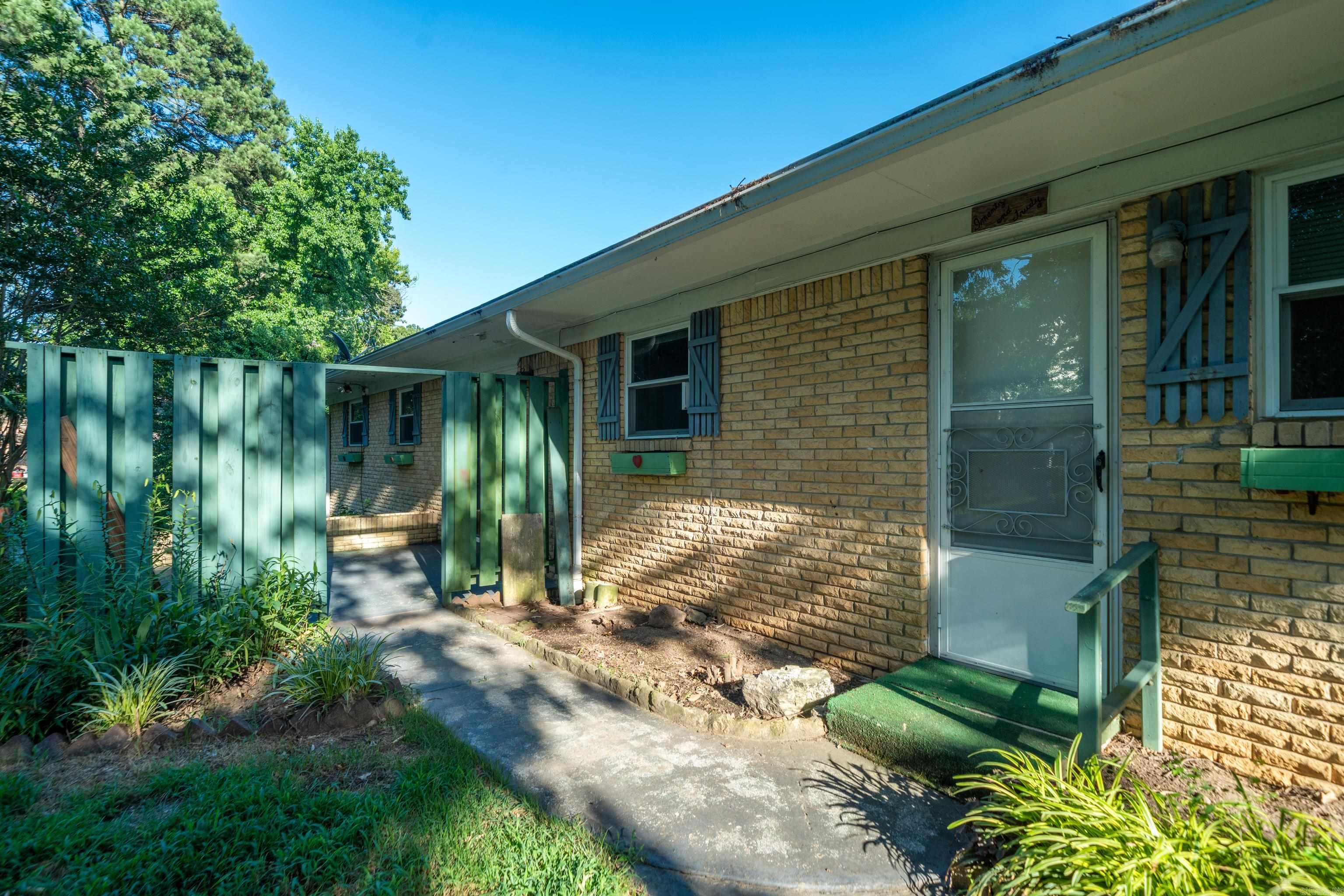 102 Dahlia St Property Photo 32