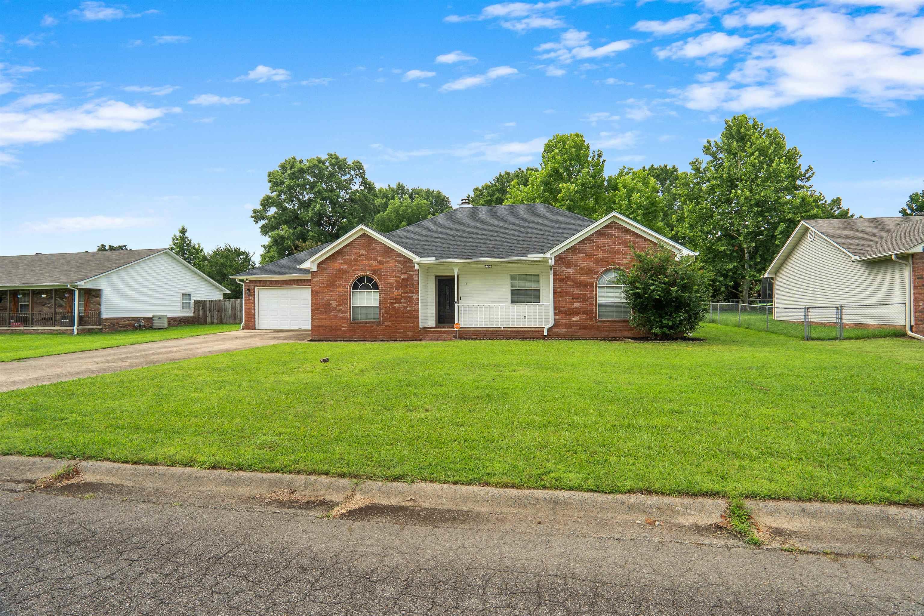 15 Red Oak Drive Property Photo 1