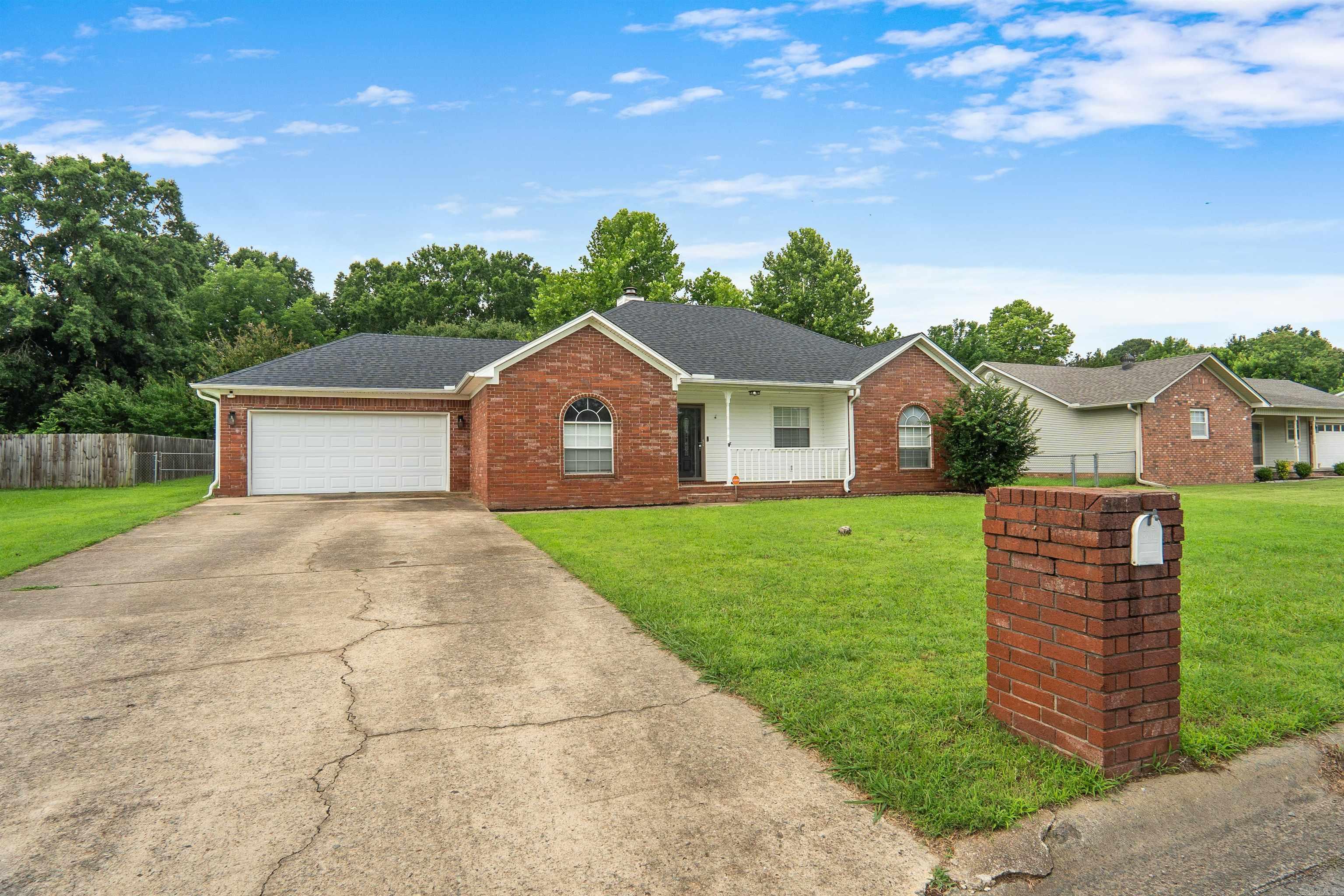 15 Red Oak Drive Property Photo 2
