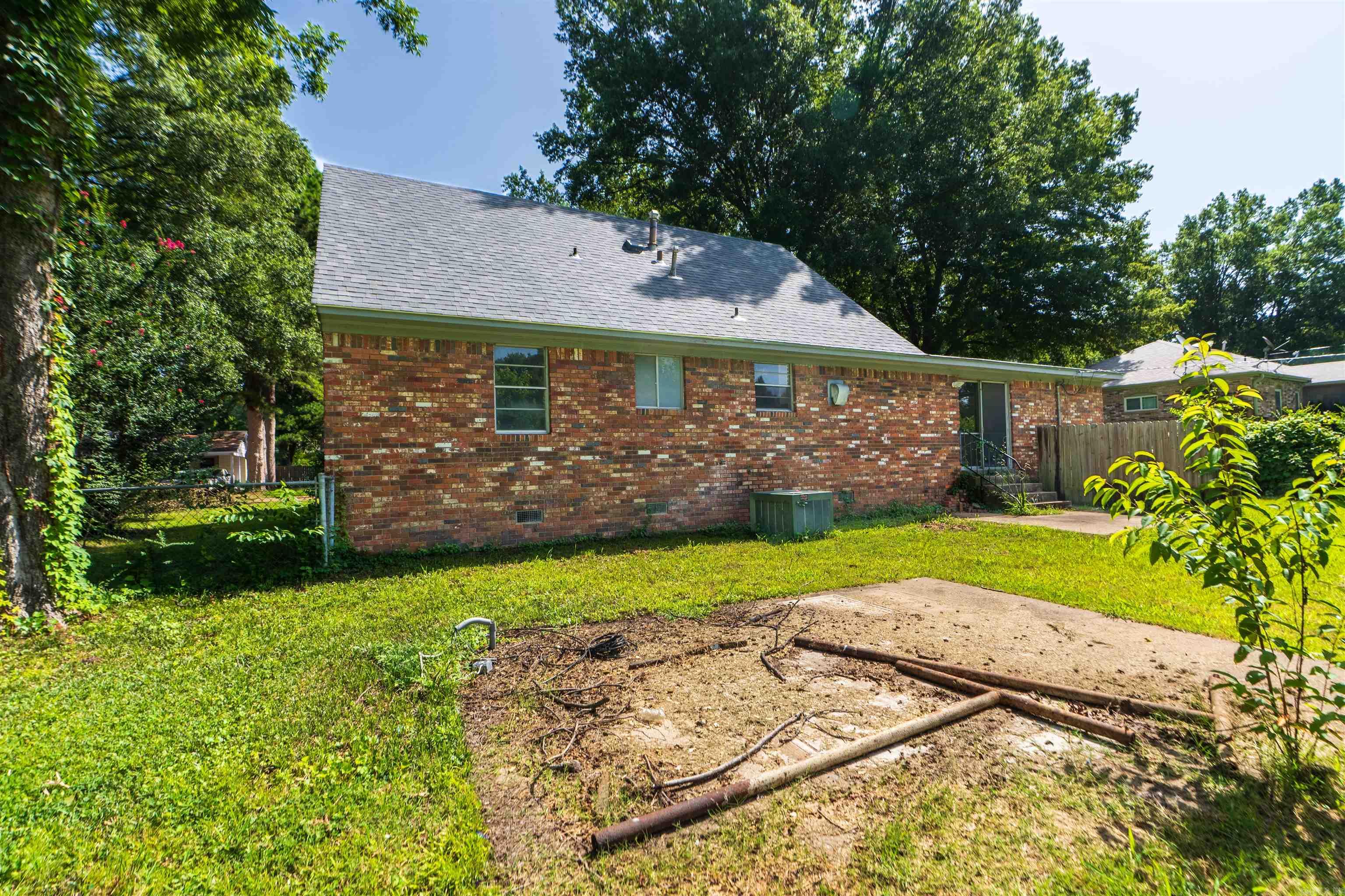 230 Lexington Dr Property Photo 4