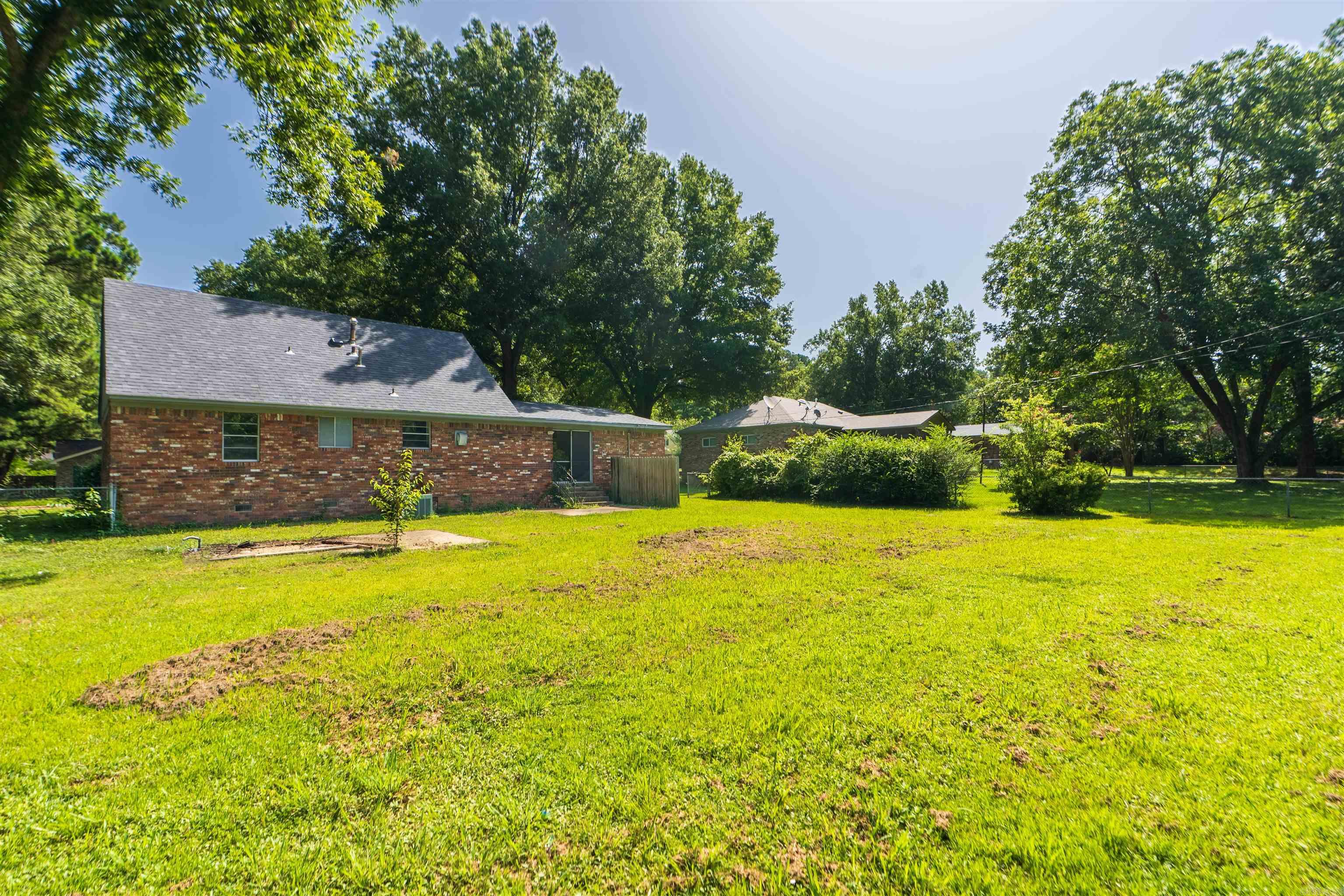 230 Lexington Dr Property Photo 5