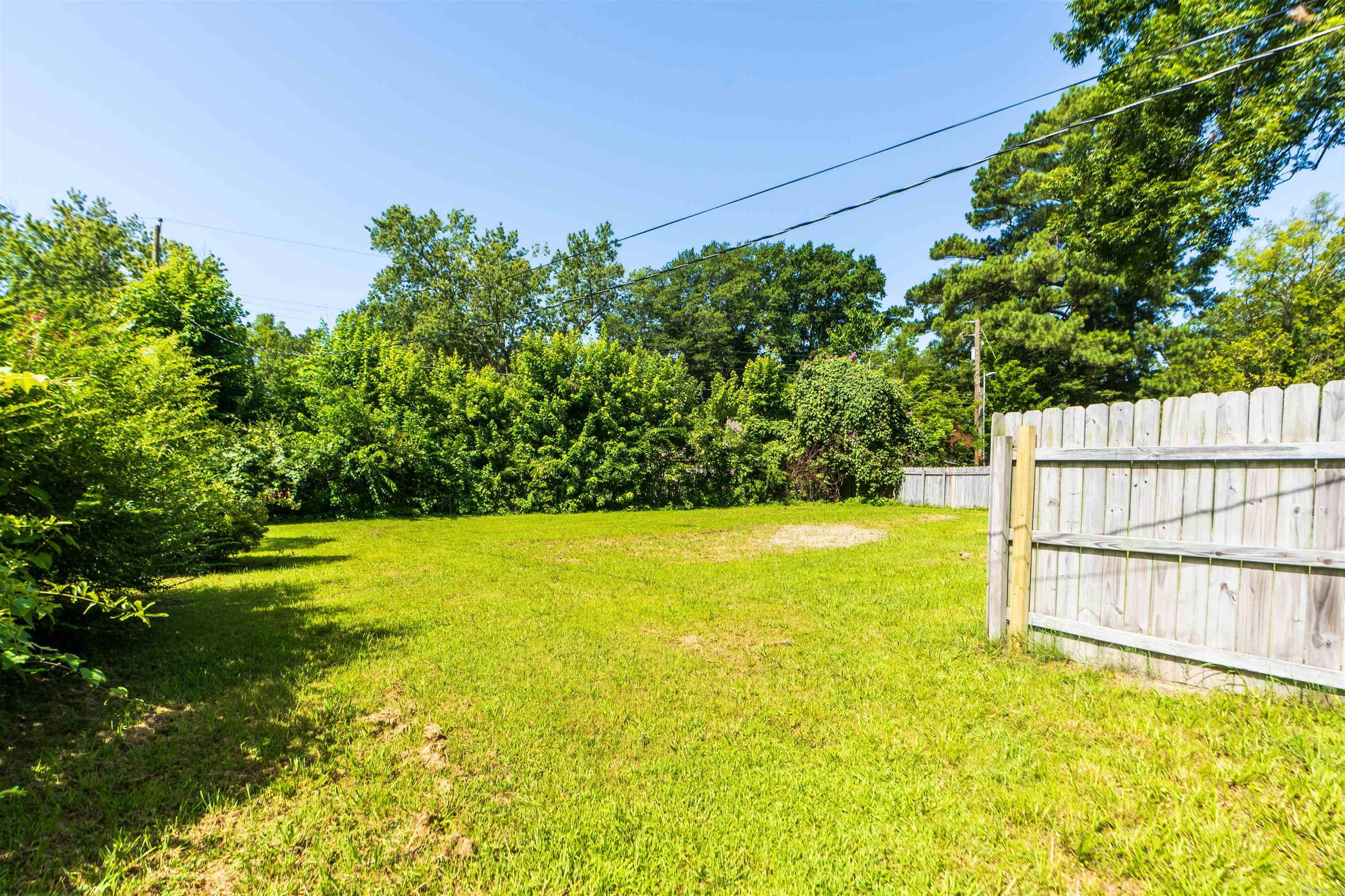230 Lexington Dr Property Photo 7