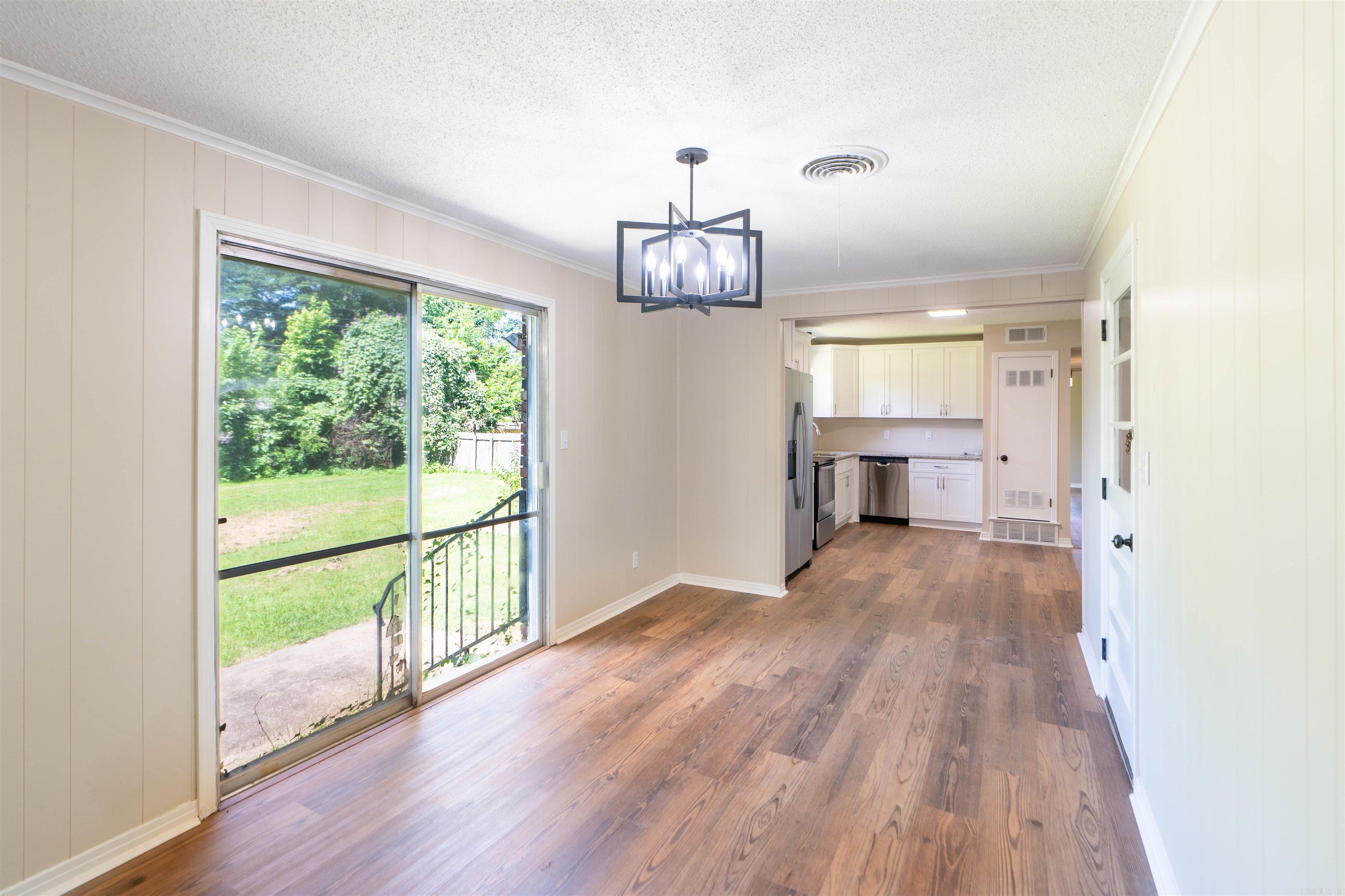 230 Lexington Dr Property Photo 8