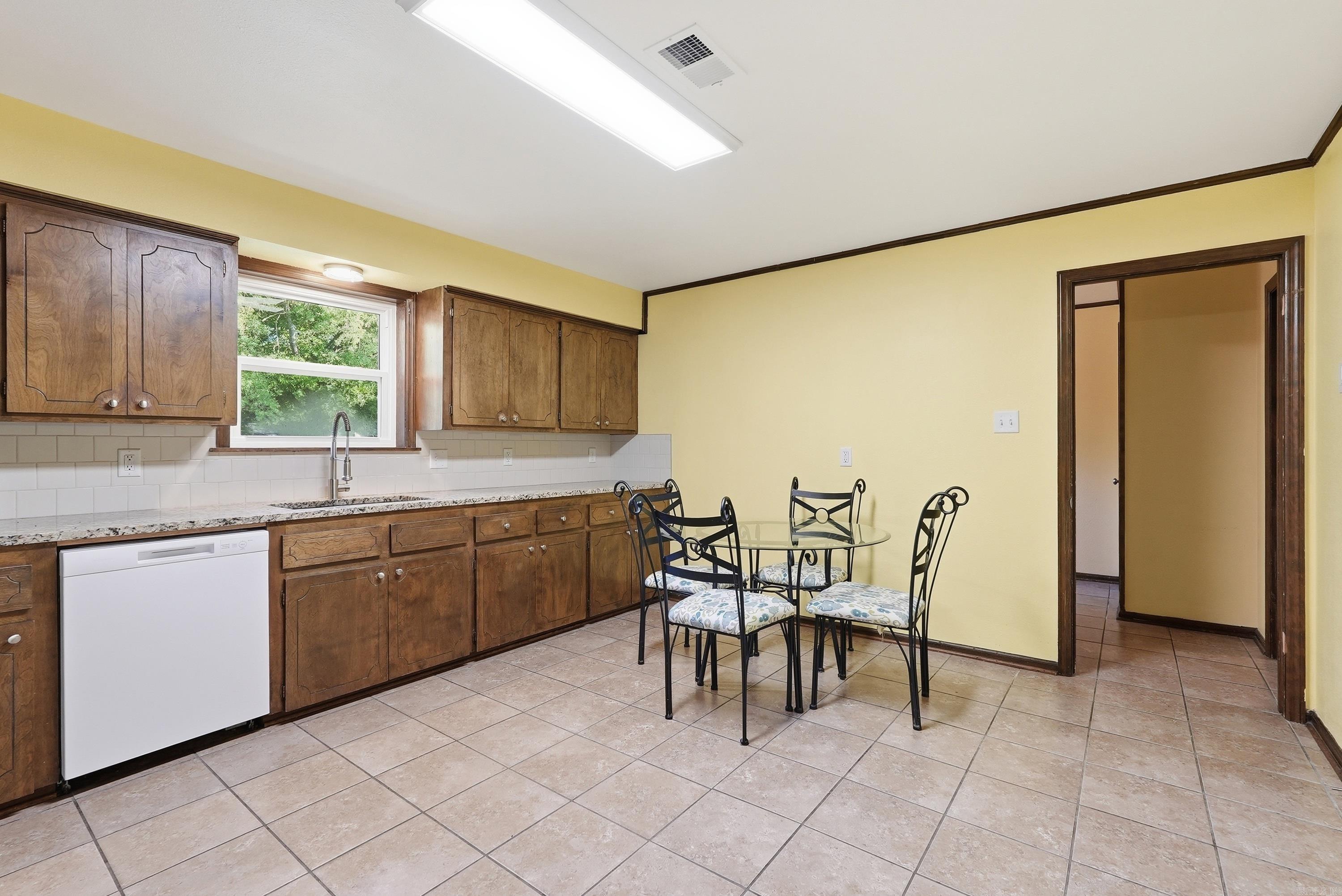 1312 Sunset Dr Property Photo 13