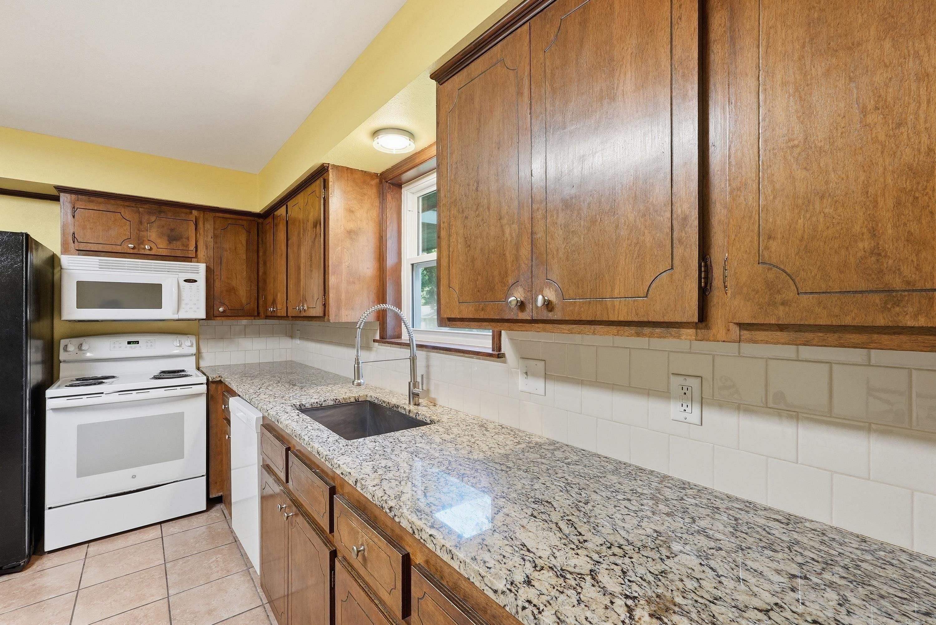 1312 Sunset Dr Property Photo 17