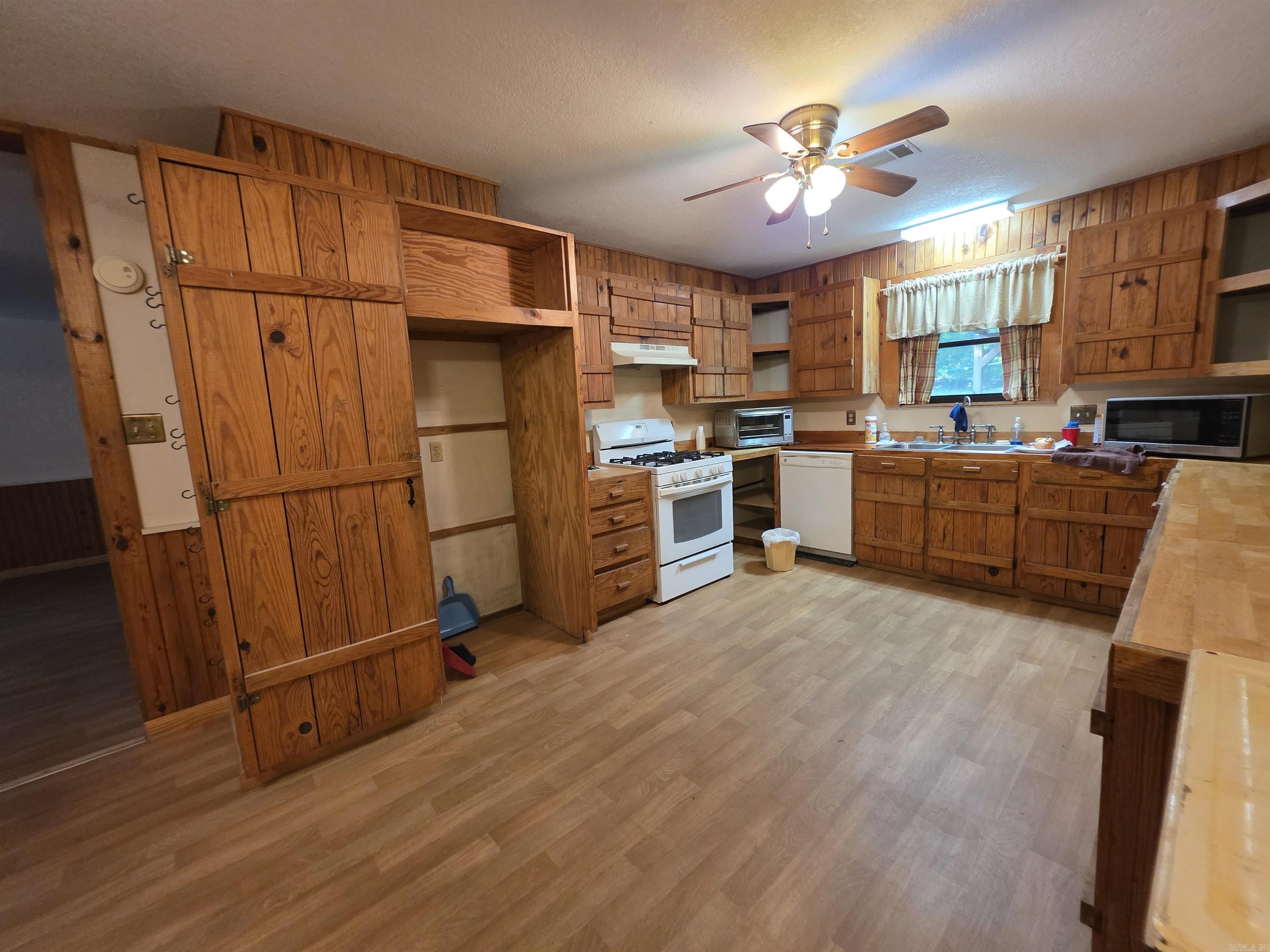 26023441 Property Photo 14