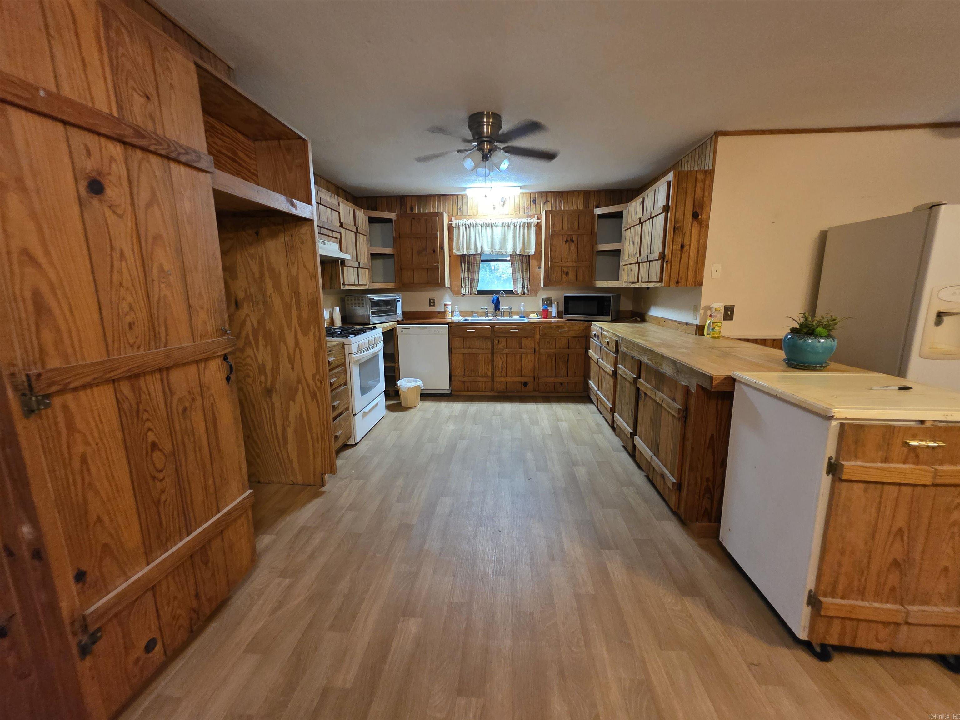 26023441 Property Photo 33