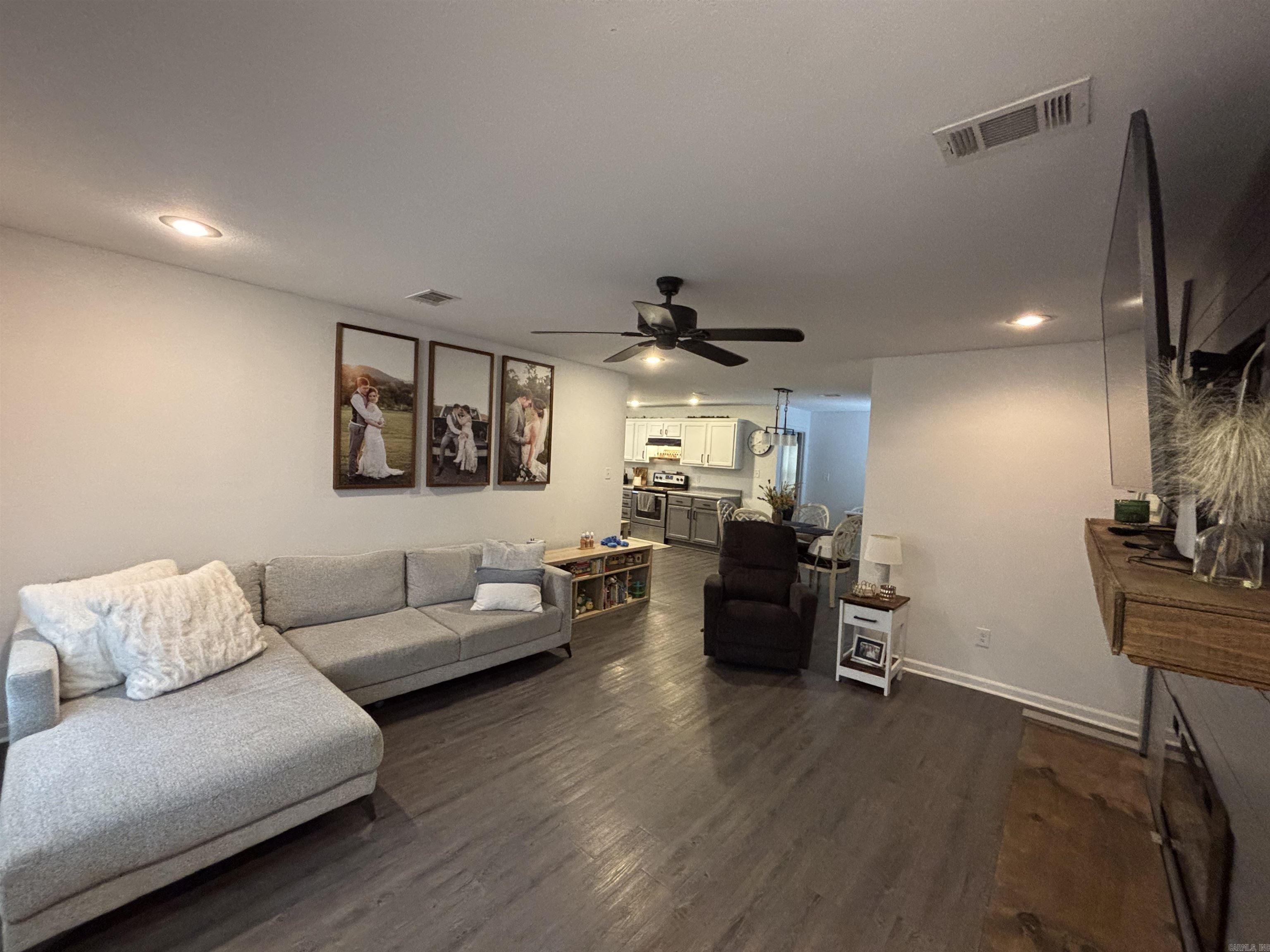 2203 Highland Boulevard Property Photo 3