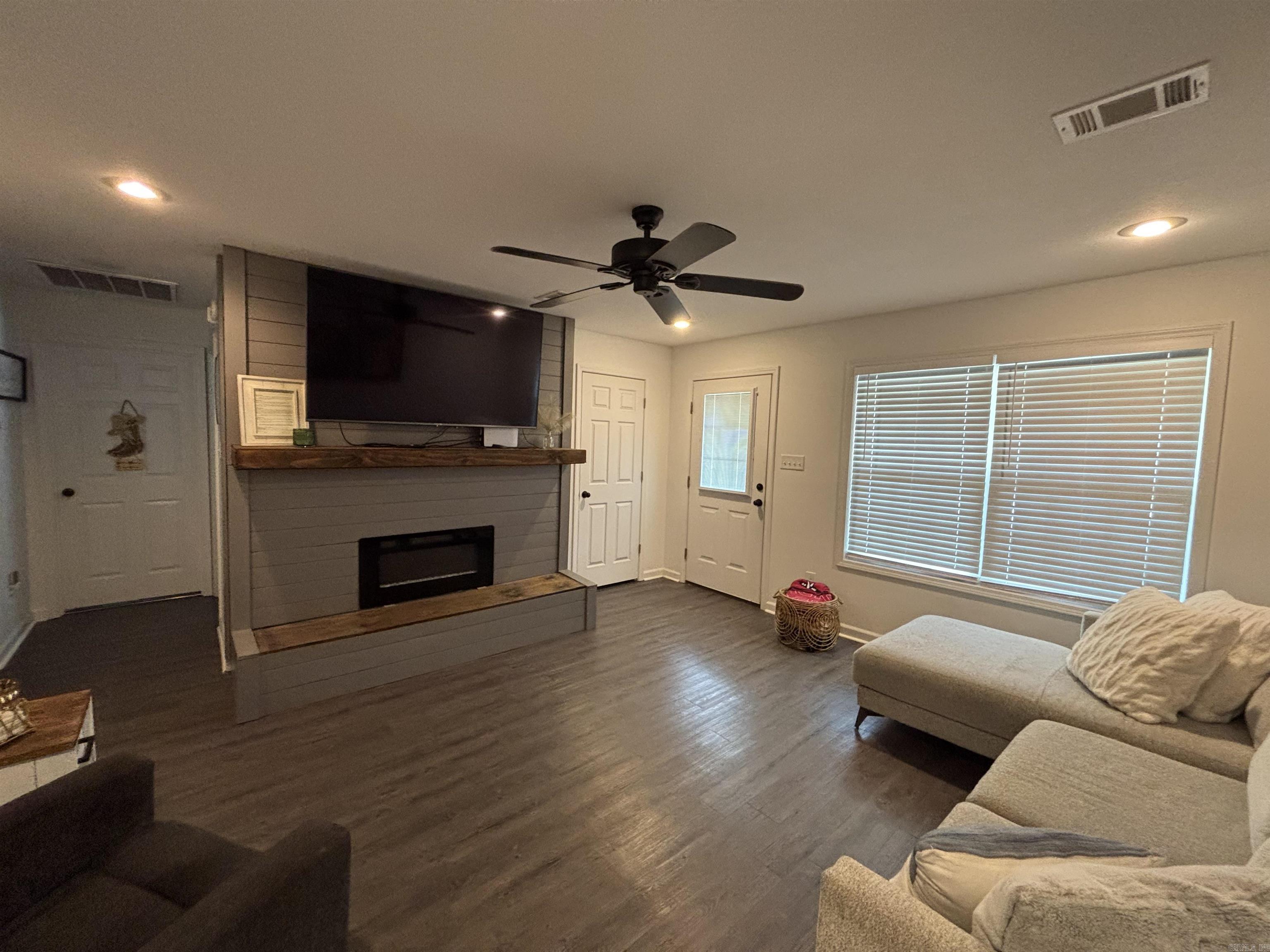 2203 Highland Boulevard Property Photo 4