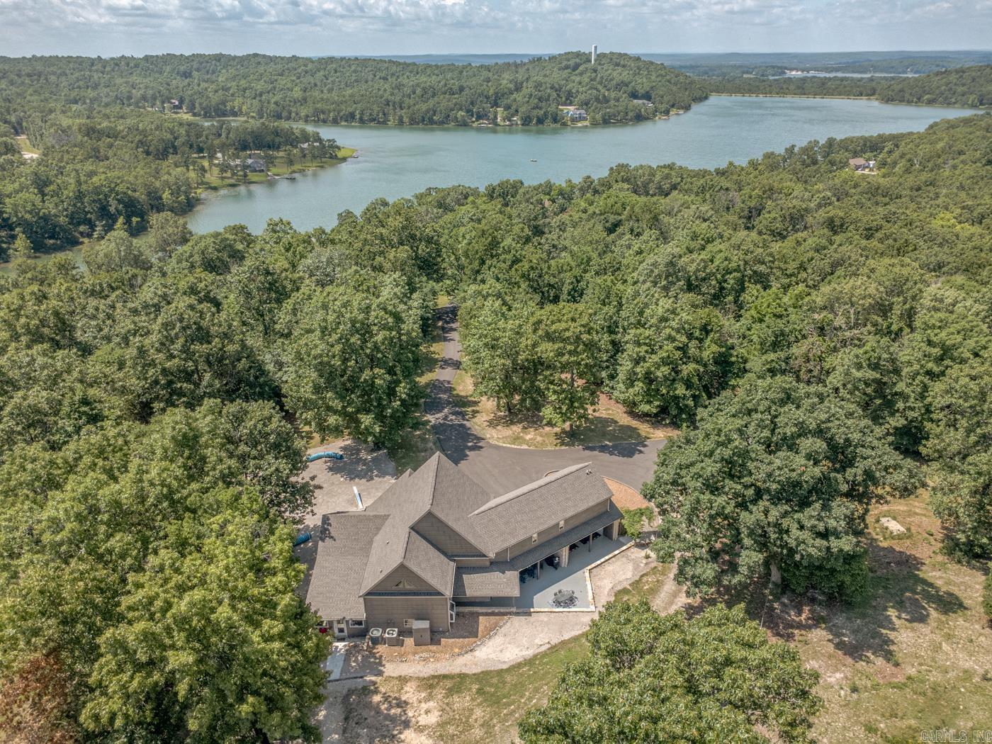 2214 E Diamond Lake Property Photo 2