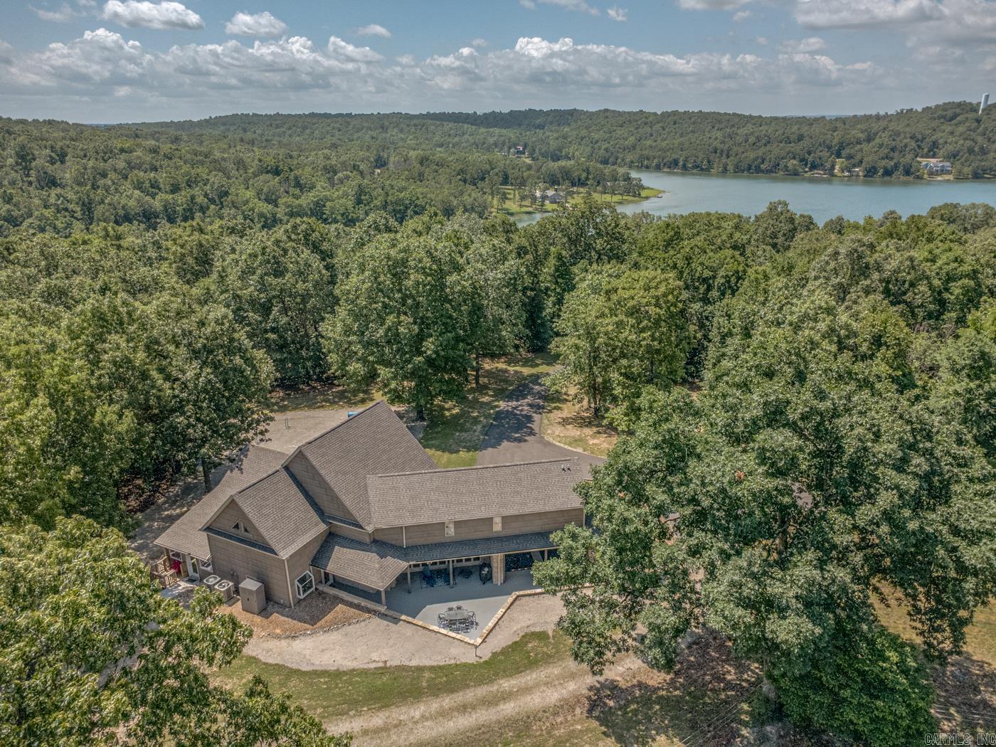 2214 E Diamond Lake Property Photo 4