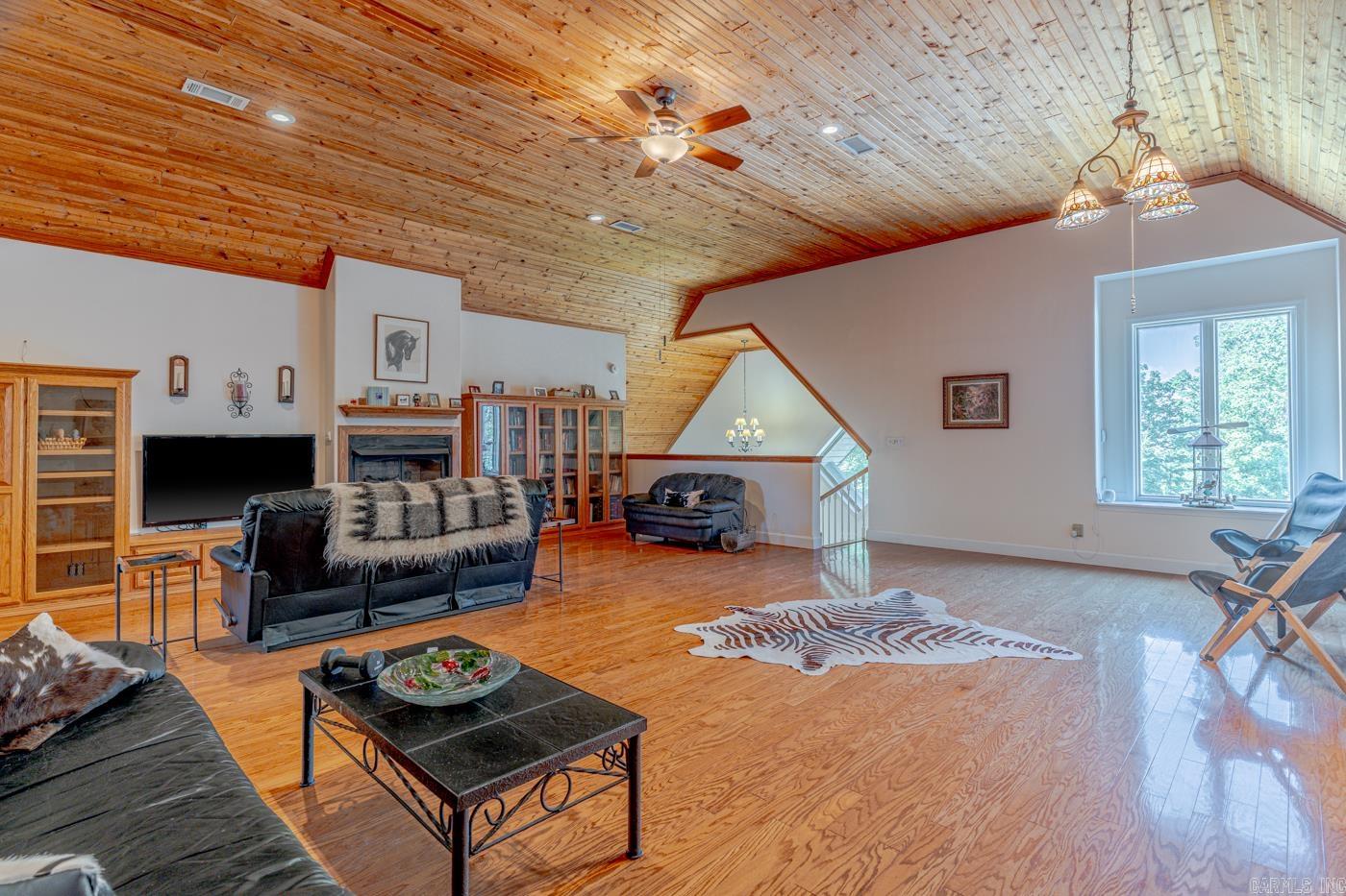 2214 E Diamond Lake Property Photo 8