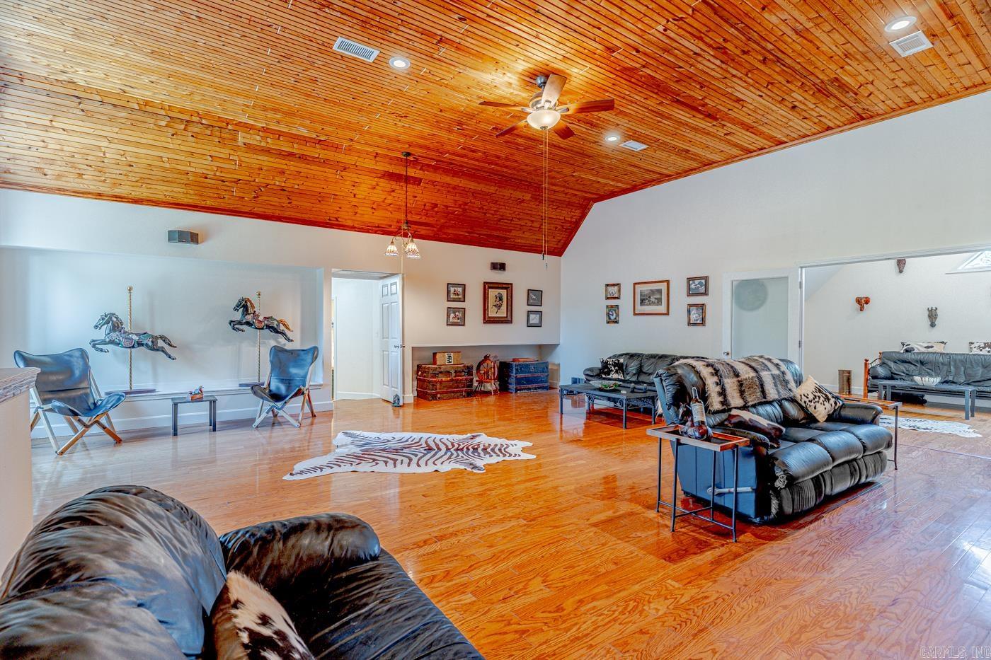 2214 E Diamond Lake Property Photo 10