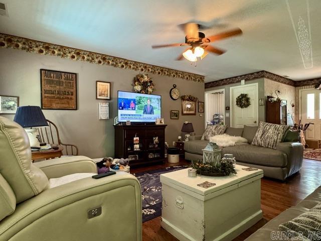 1410 Spinnenwebber Circle Property Photo 8