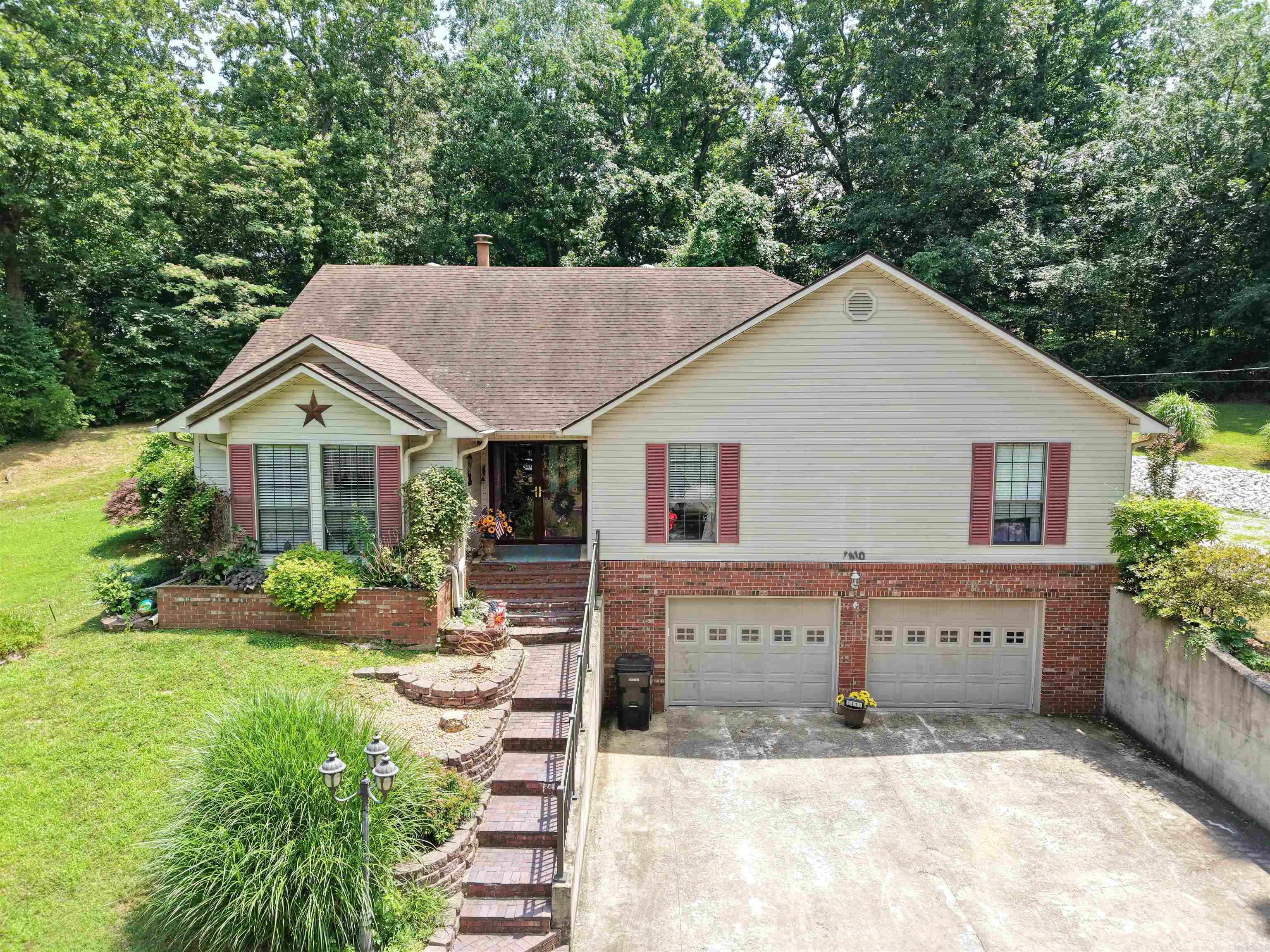 1410 Spinnenwebber Circle Property Photo 47