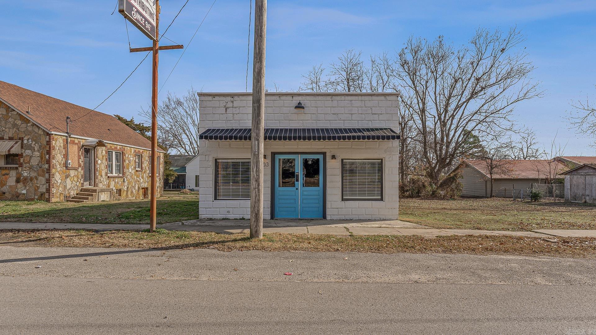 303 S 4th Avenue Property Photo 1