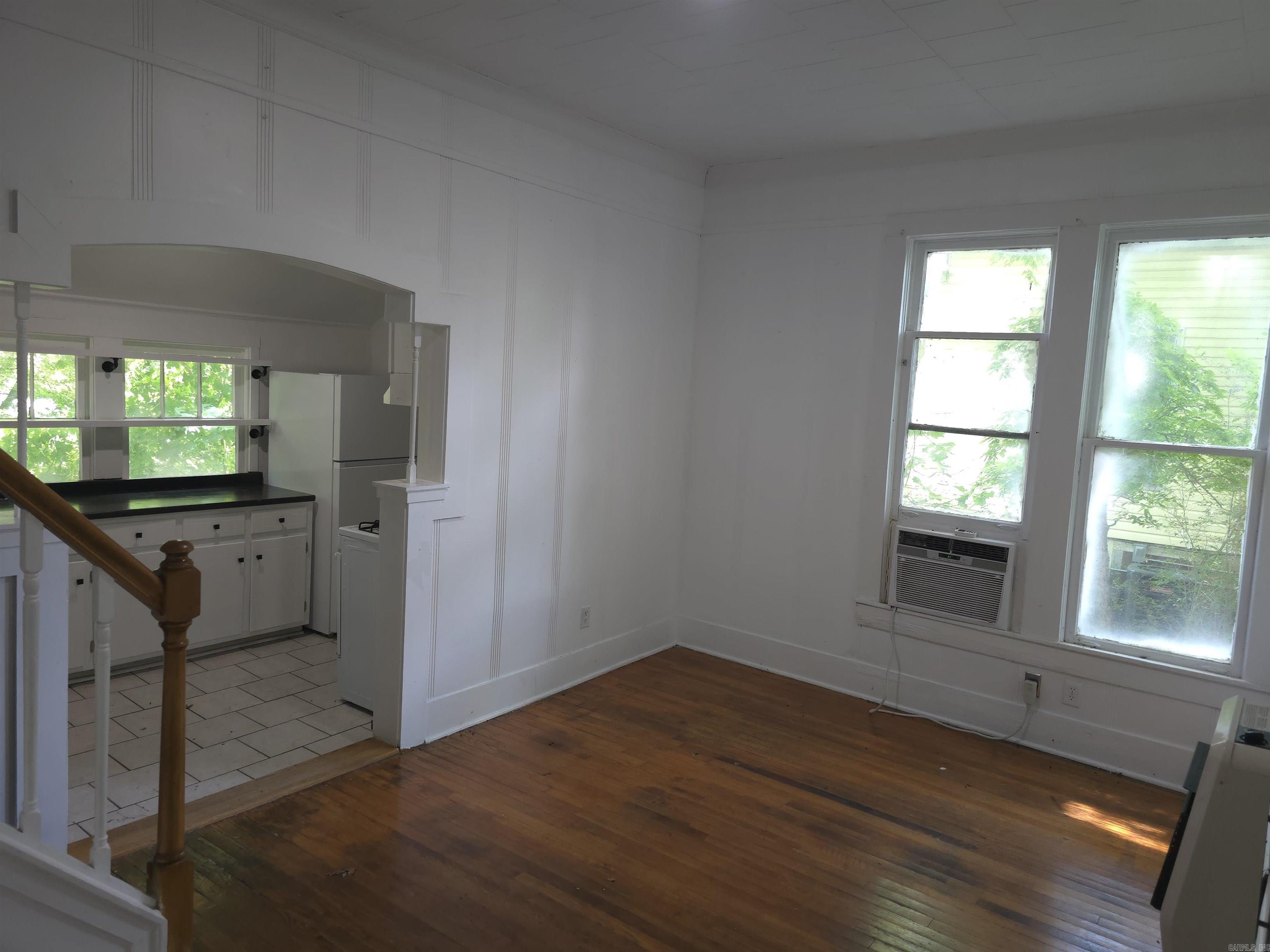 216 Elizabeth Terrace Property Photo 3