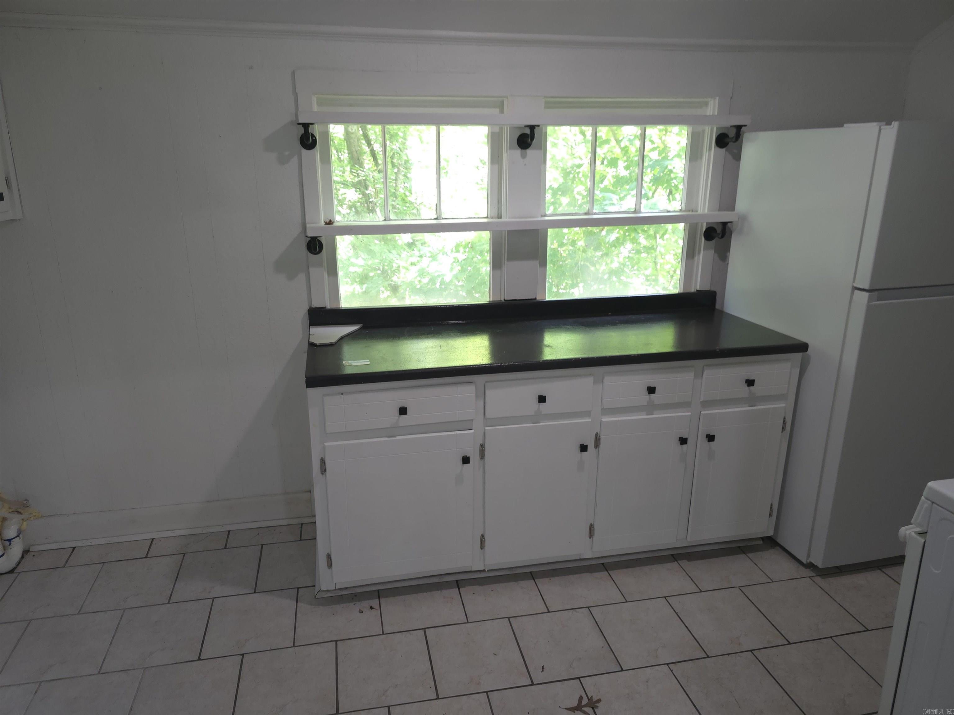 216 Elizabeth Terrace Property Photo 5