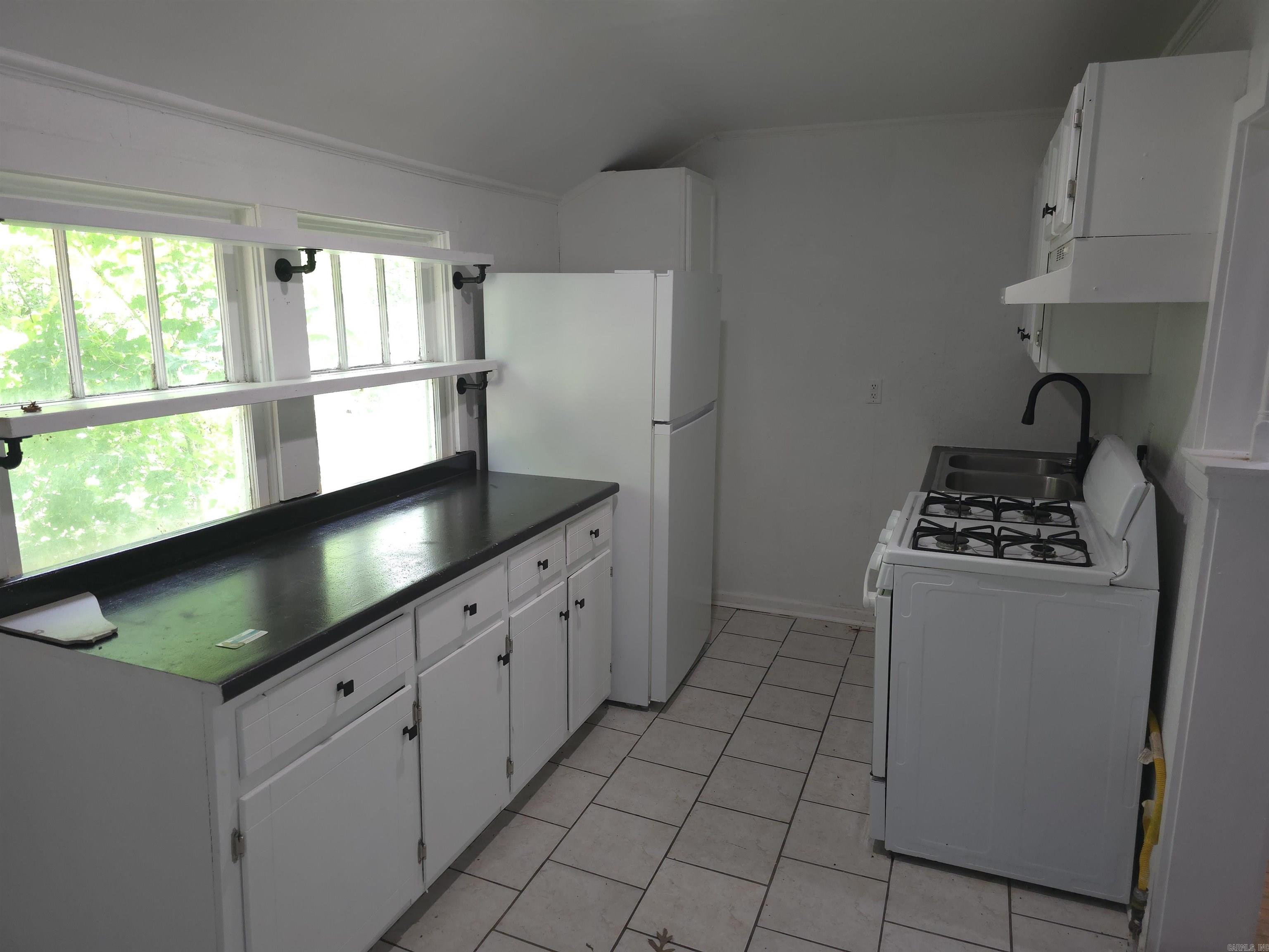 216 Elizabeth Terrace Property Photo 6