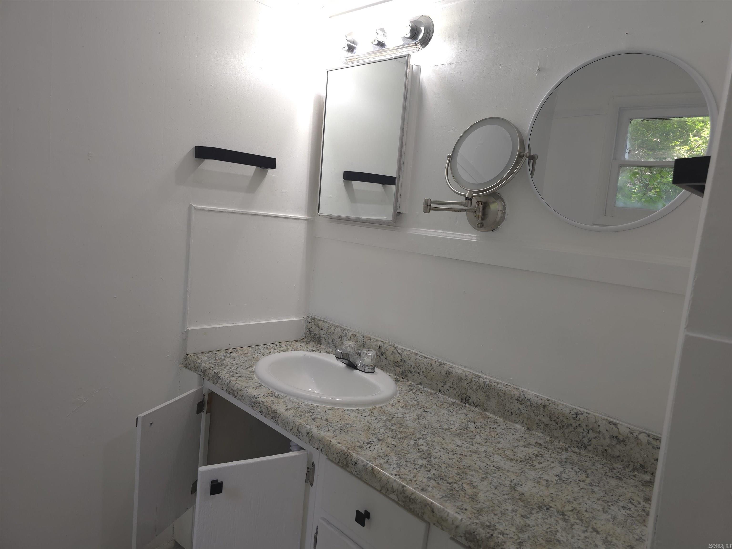 216 Elizabeth Terrace Property Photo 8