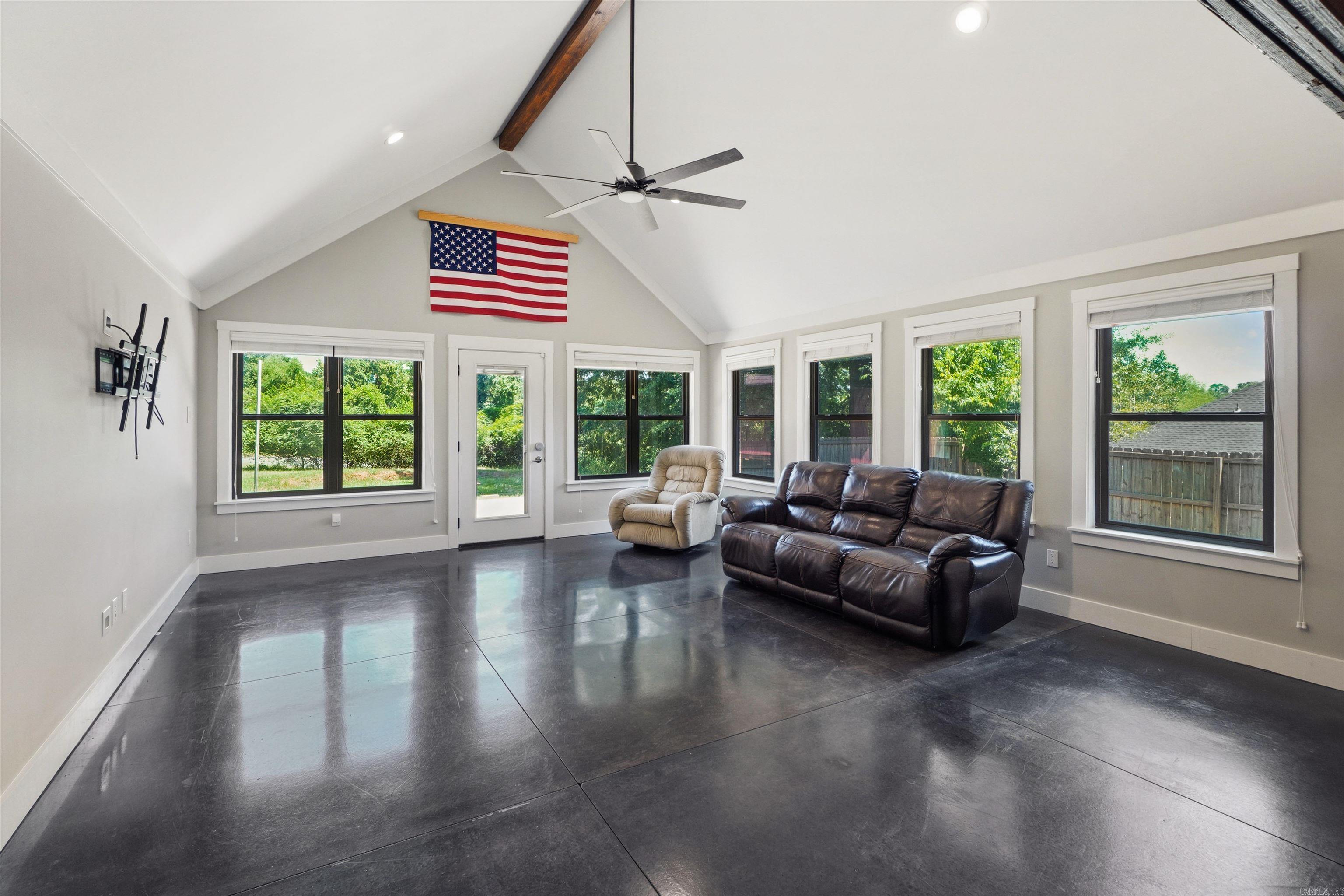 1028 Woody Property Photo 4