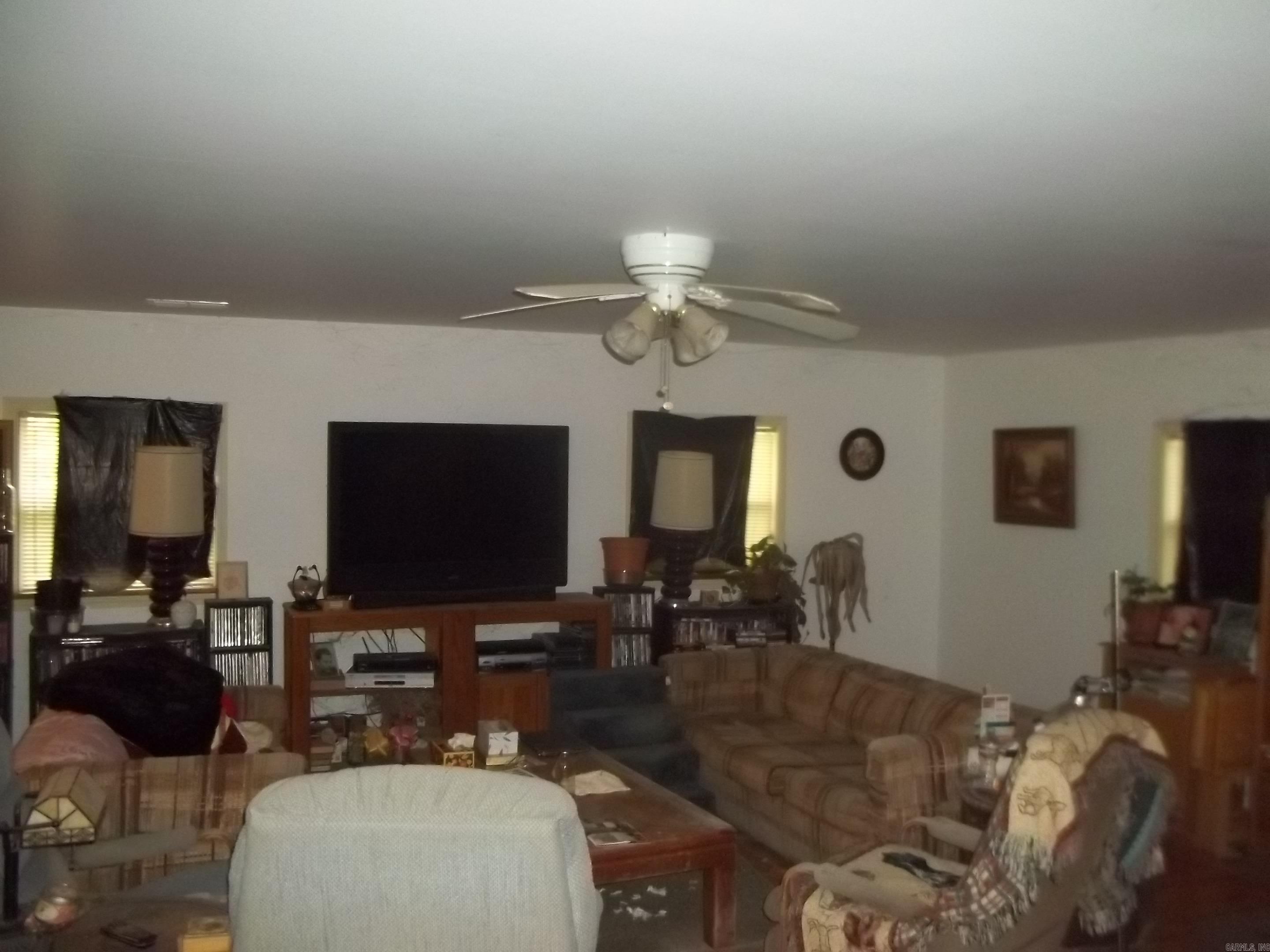 137 Shady Oaks Lane Property Photo 3
