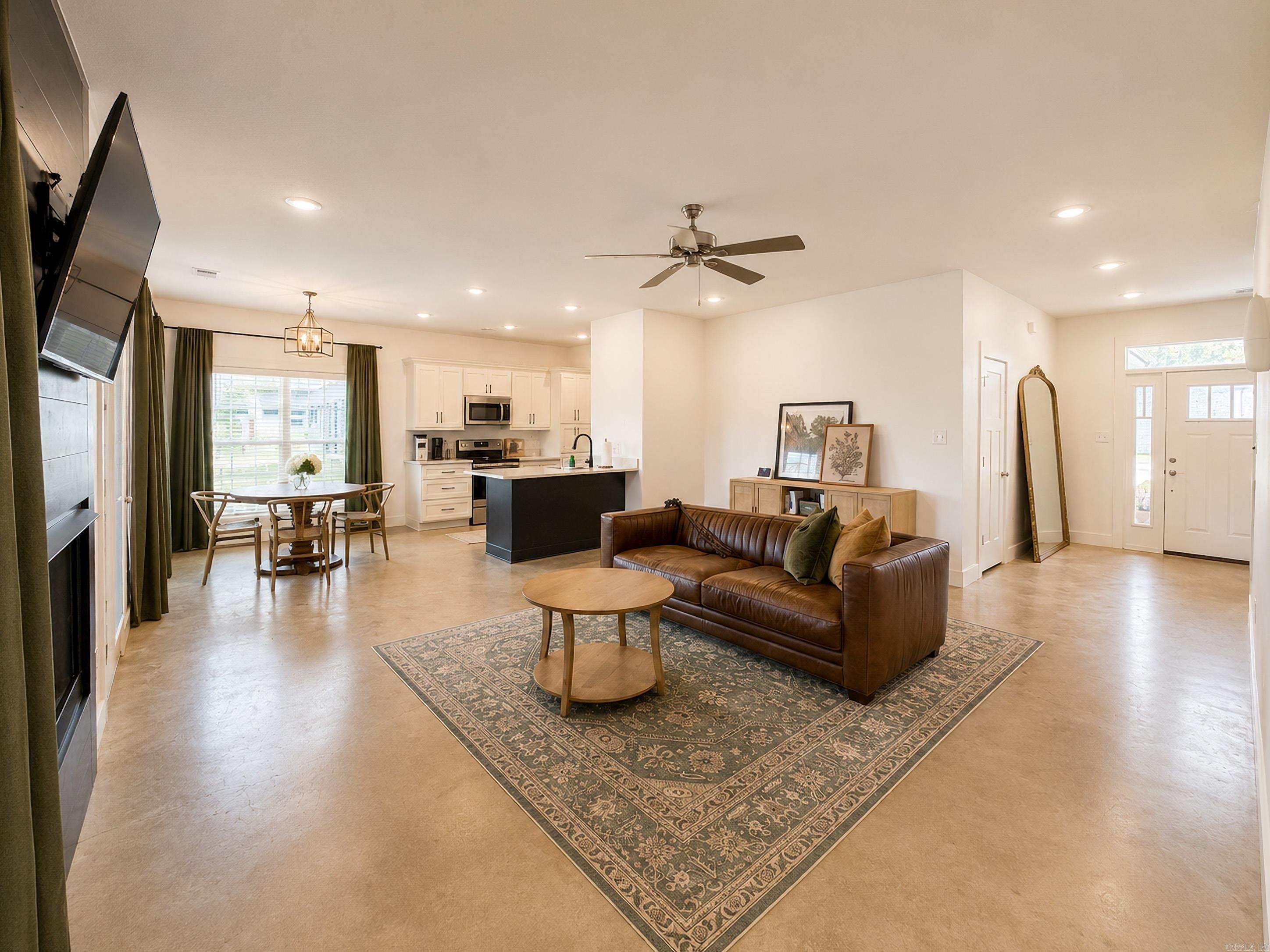 4204 Clowder Lane Property Photo 8