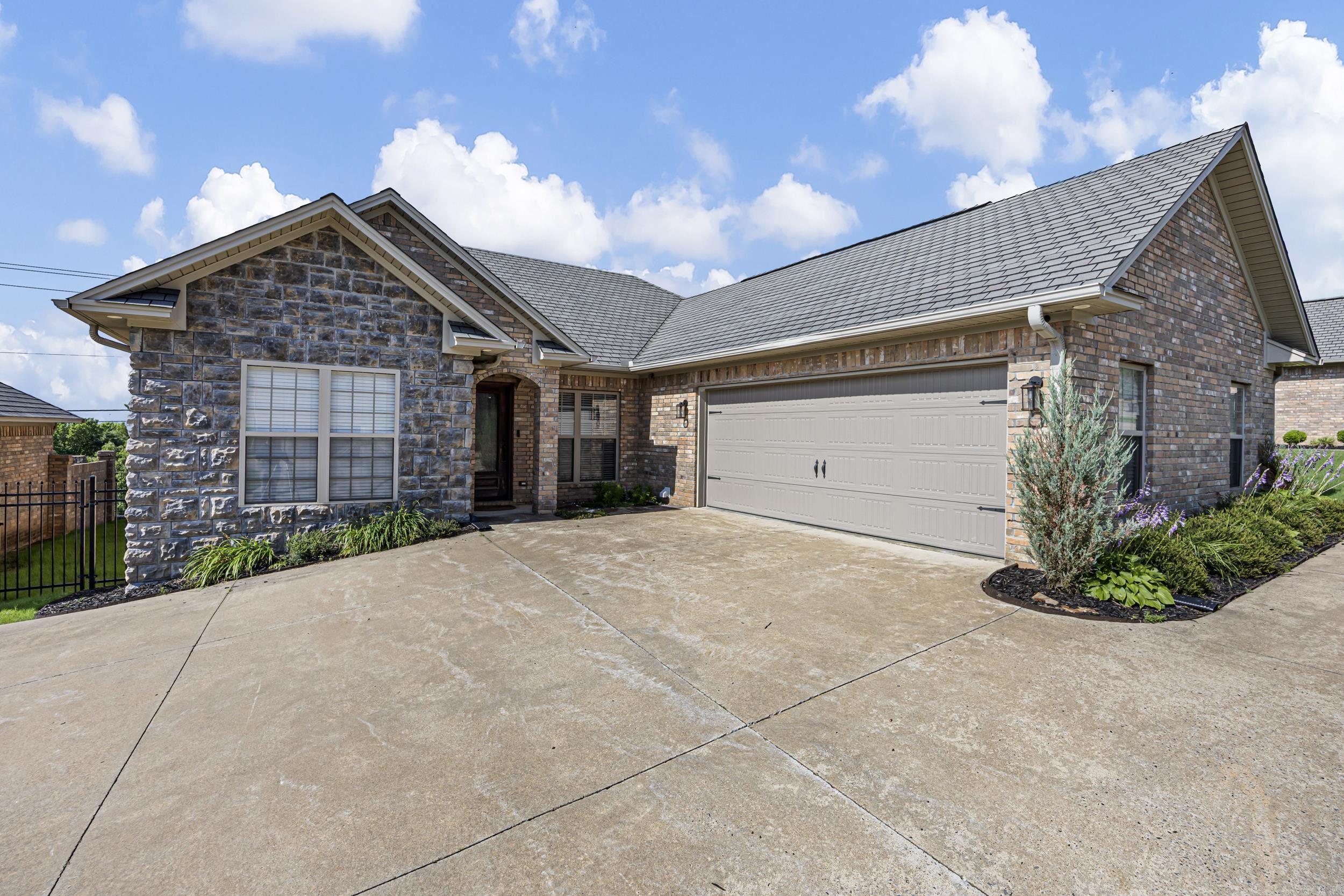 31 Village Court Property Photo 4