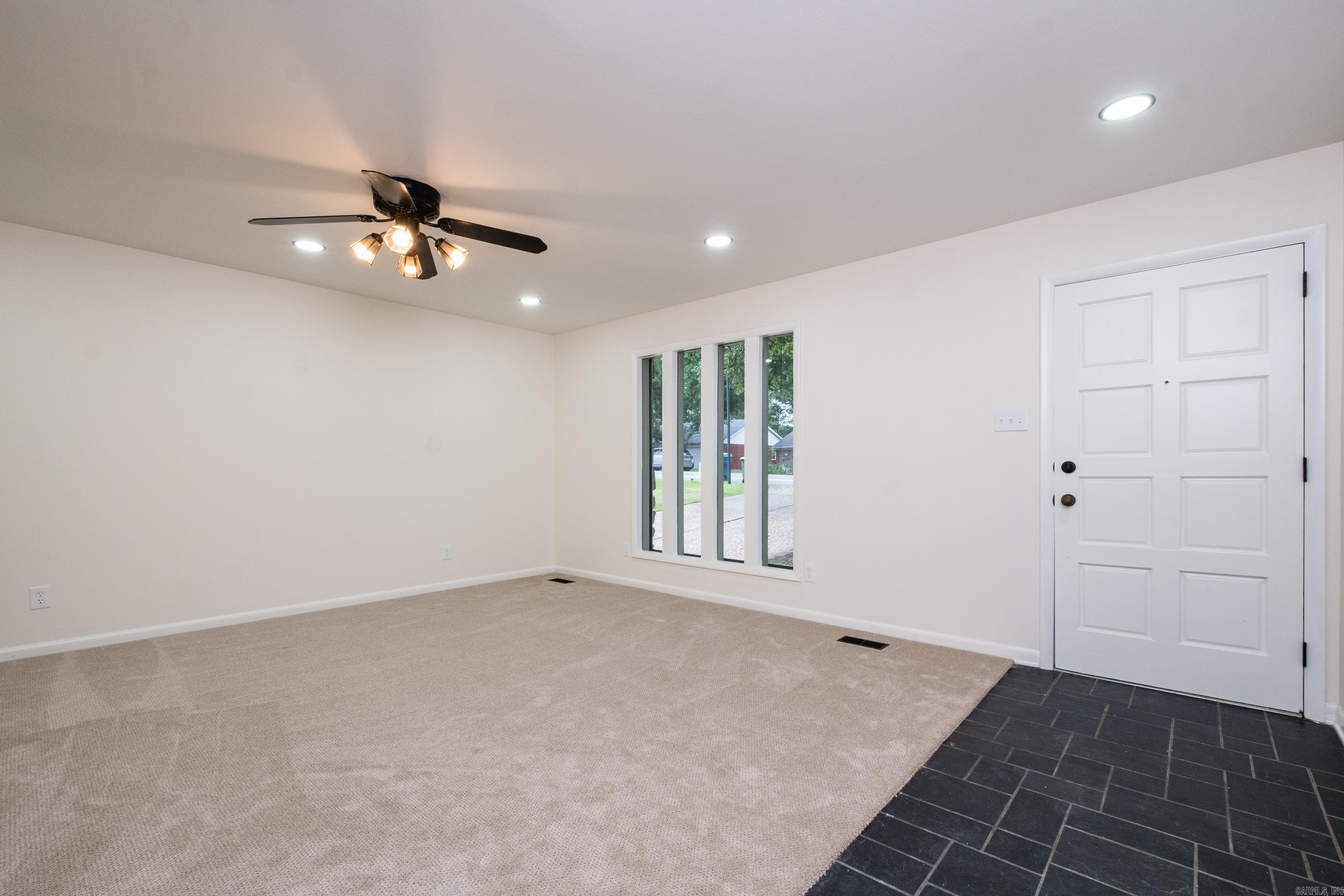 11443 Southridge Drive Property Photo 6