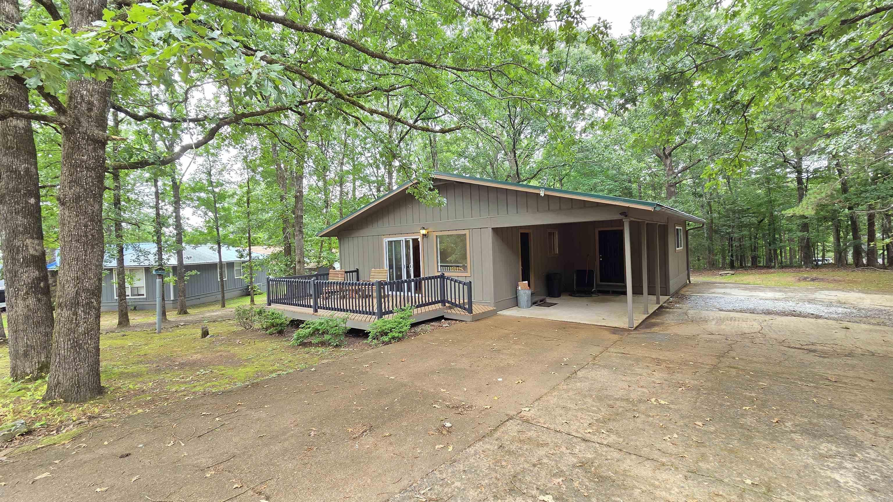 220 Lookout Dr Property Photo 1