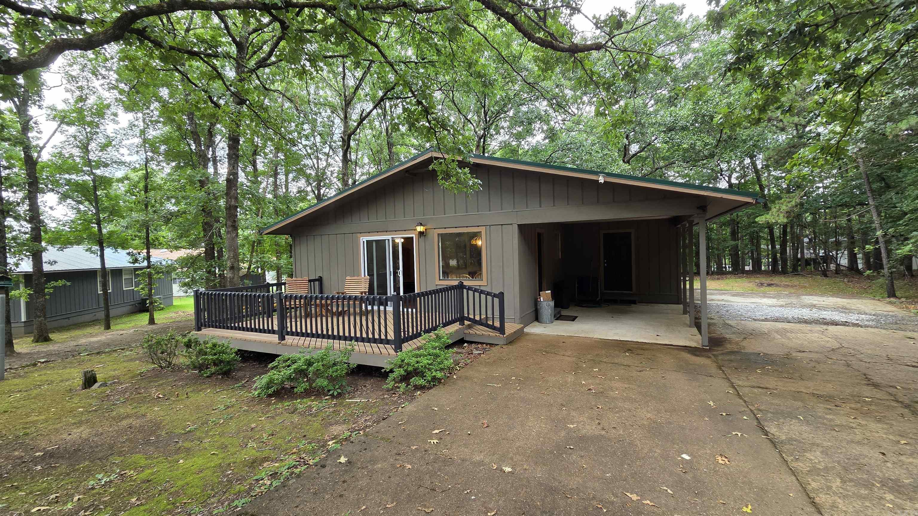 220 Lookout Dr Property Photo 3