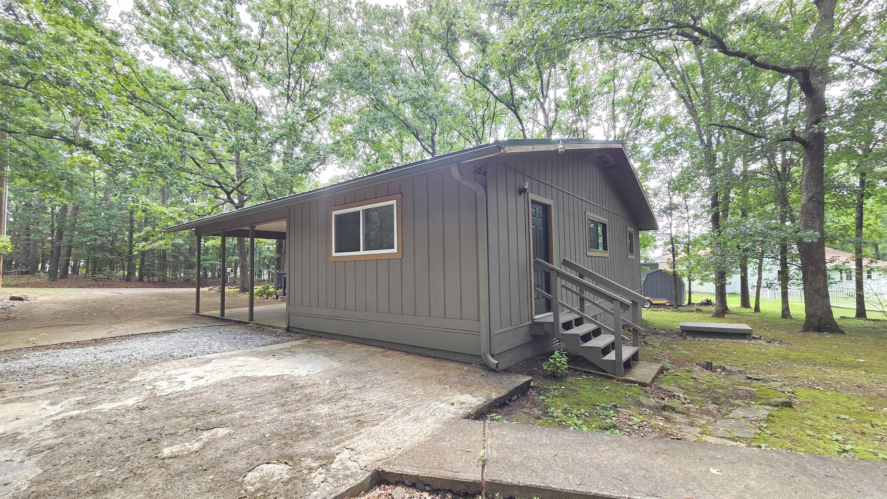 220 Lookout Dr Property Photo 7